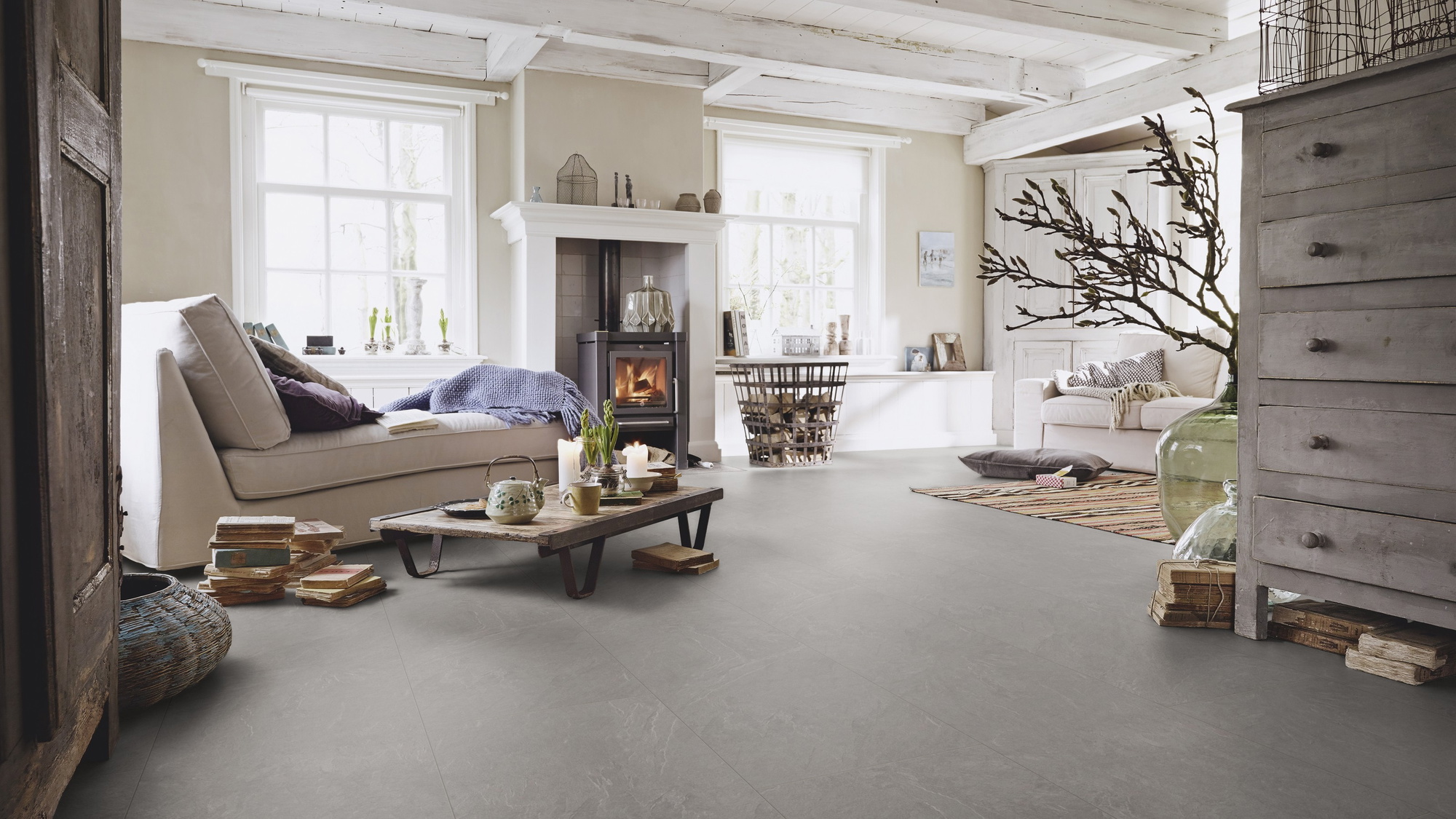 Milieubild Wohnzimmer im Landhaus-Stil - MEISTER Laminat LB 150 Schiefer grau Milieubild Wohnzimmer im Landhaus-Stil - MEISTER 600003-0857398-06136