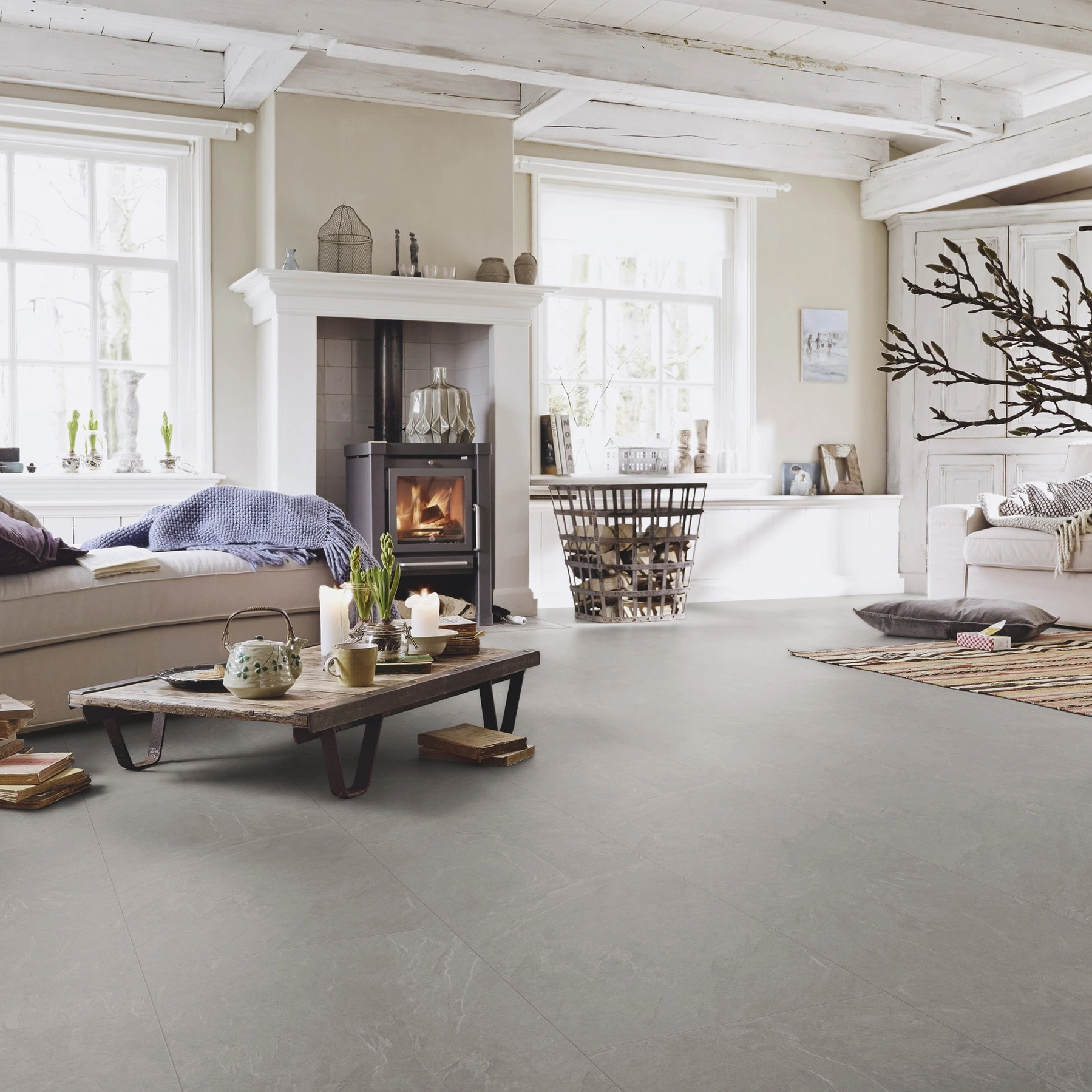 Milieubild Wohnzimmer im Landhaus-Stil - MEISTER Laminat LB 150 Schiefer grau Milieubild Wohnzimmer im Landhaus-Stil - MEISTER 600003-0857398-06136