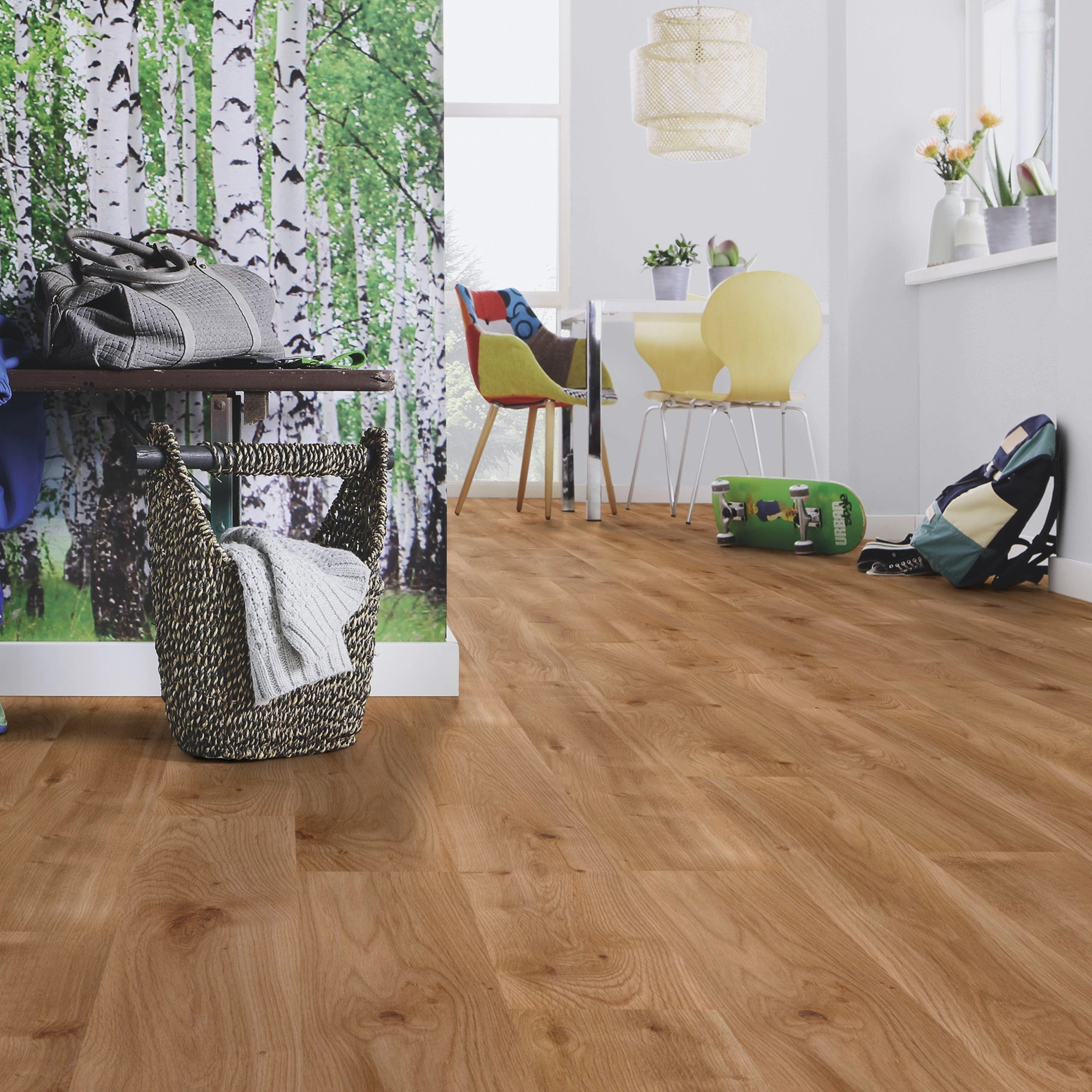 Milieubild Esszimmer mit Flur und Sitzbank - wineo Klebe-Bioboden PURLINE wineo 1000 wood L Intensive Oak Caramel Milieubild Esszimmer mit Flur und Sitzbank - wineo PL300R
