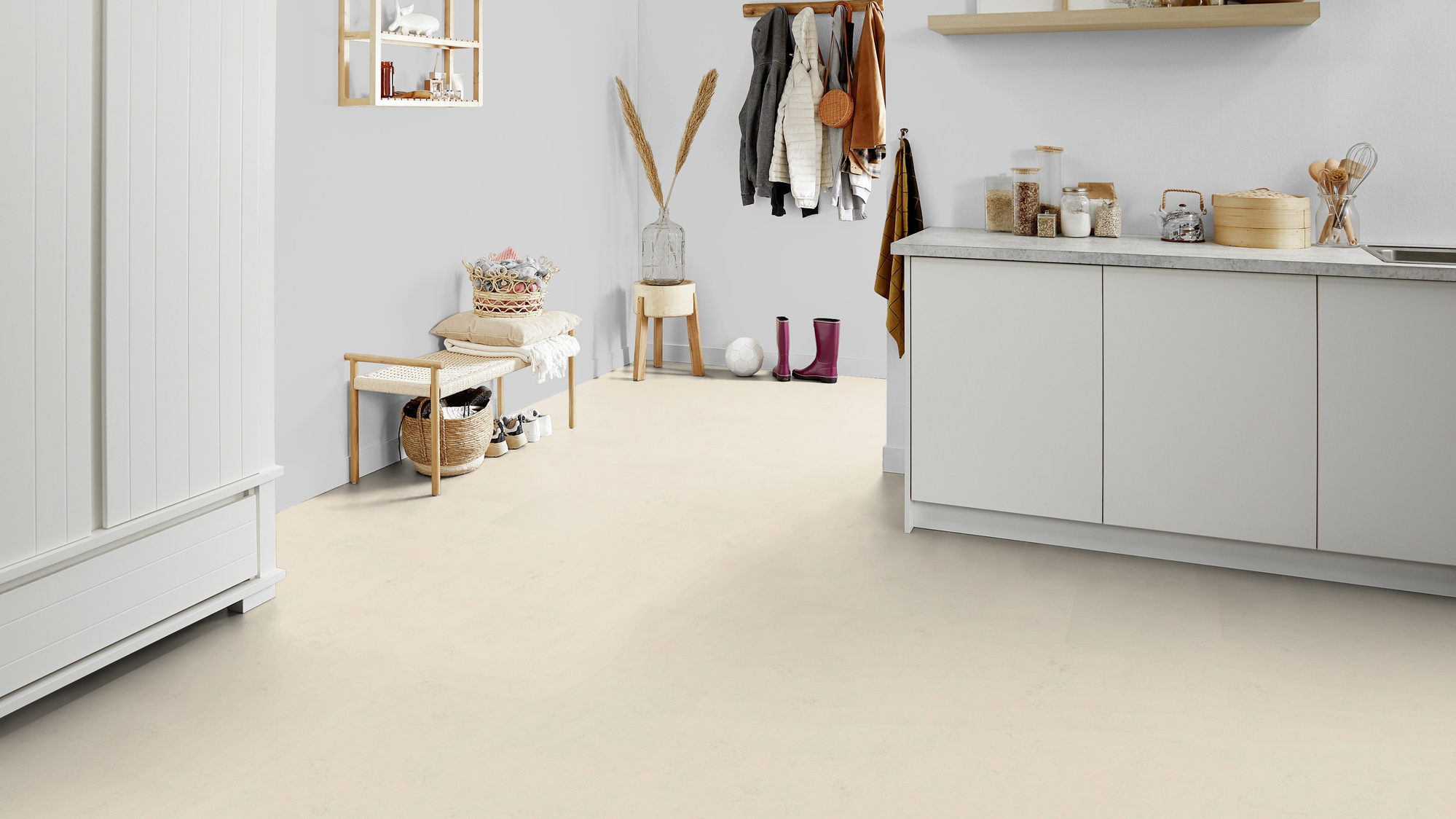 Milieubild Kompakte Küchenzeile im offenen Wohnbereich - Forbo Flooring Marmoleum Click Moon Milieubild Kompakte Küchenzeile im offenen Wohnbereich - Forbo Flooring 176470