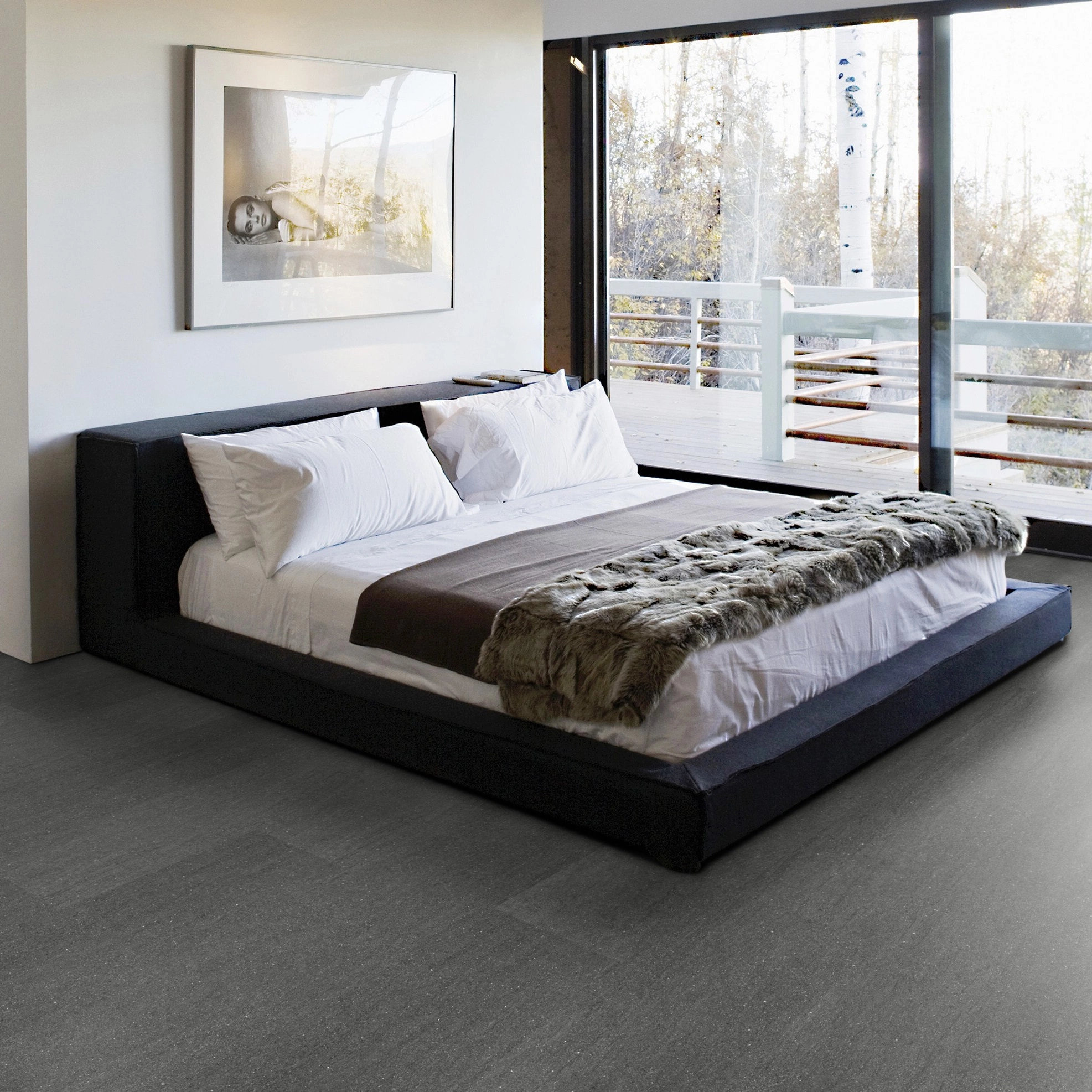 Milieubild Schlafzimmer mit Balkon - Wicanders Wise HDF Klick-Designboden stone Natural Basaltina Stone Milieubild Schlafzimmer mit Balkon - Wicanders Wise 80003898