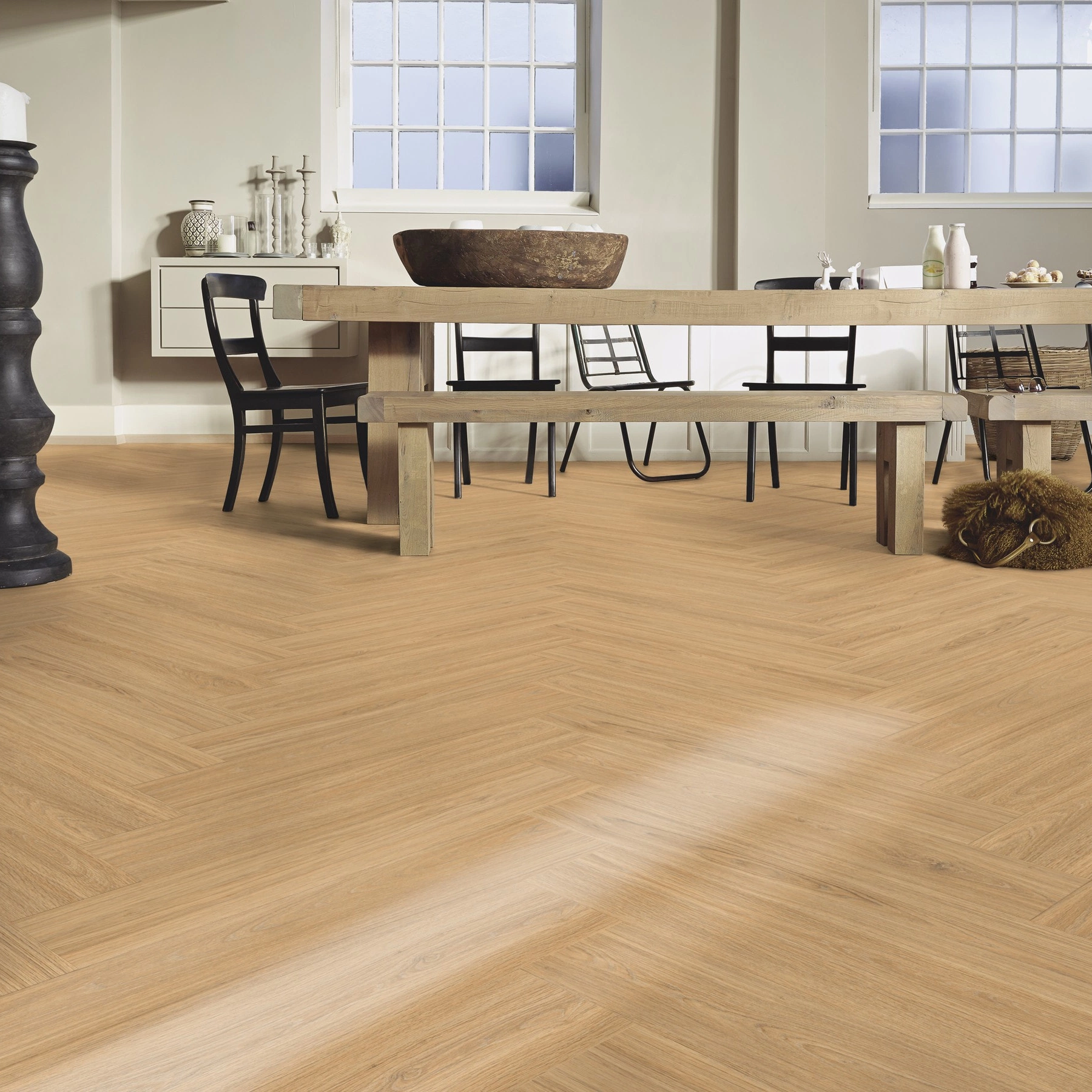 Milieubild Esszimmer mit großem Tisch - MEISTER Laminat LS 350 Princess Oak sand Milieubild Esszimmer mit großem Tisch - MEISTER 600001-0840168-06895