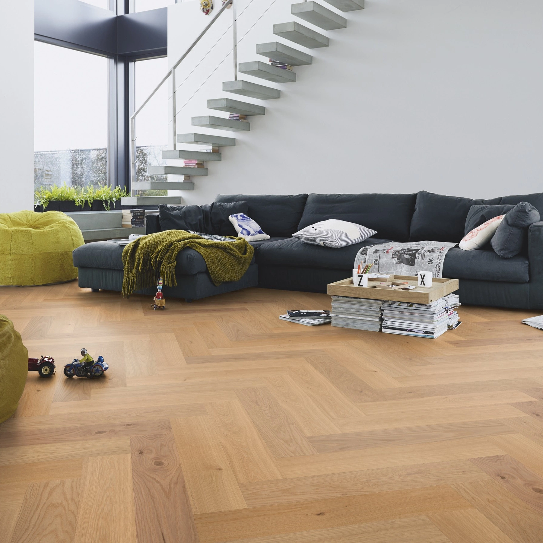 Milieubild Modernes Wohnzimmer mit Kamin - MEISTER Holzboden HS 500 Lindura Eiche classic Milieubild Modernes Wohnzimmer mit Kamin - MEISTER 500010-0700140-08925