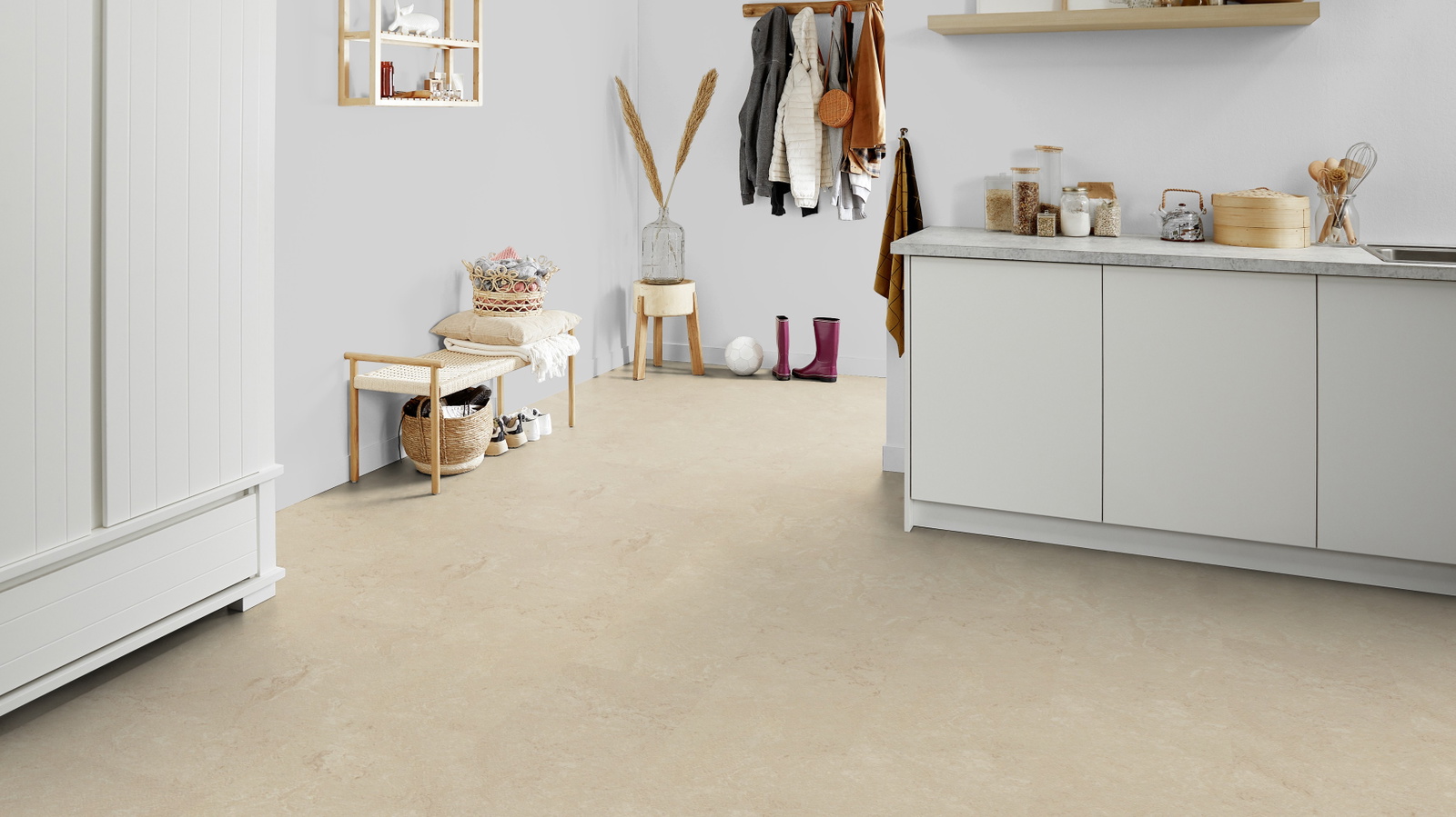 Milieubild Kompakte Küchenzeile im offenen Wohnbereich - Forbo Flooring 176492