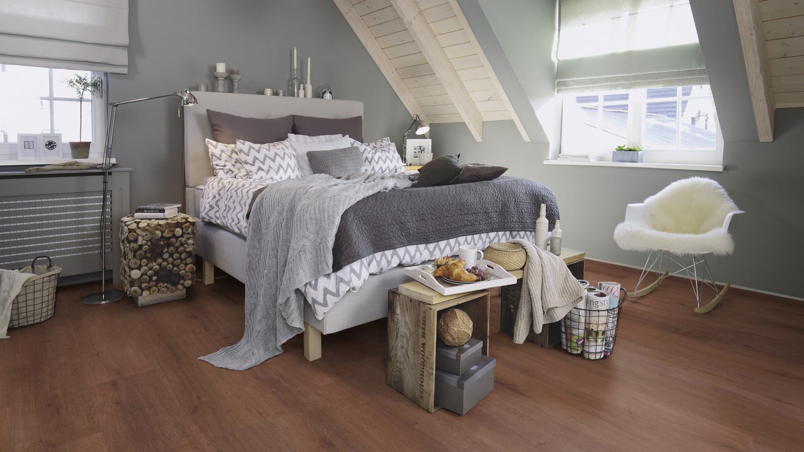 Milieubild Schlafzimmer im modernen Dachgeschoss - wineo PLC316R
