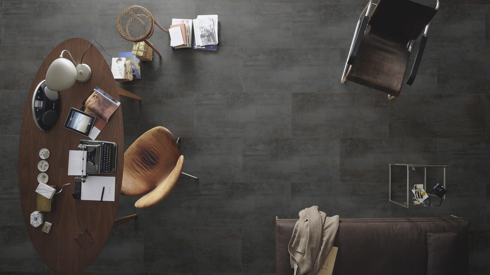 Milieubild Büro mit ovalem Tisch - Draufsicht - MEISTER Laminat LB 150 Copper Iron Milieubild Büro mit ovalem Tisch - Draufsicht - MEISTER 600003-0857398-06857