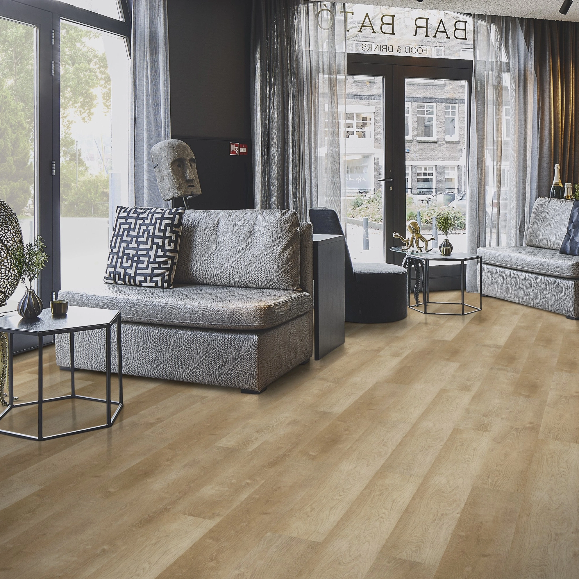 Milieubild Lounge in Hotelbar - Forbo Flooring Klebe-Vinyl Enduro Dryback Wood Natural Warm Oak Milieubild Lounge in Hotelbar - Forbo Flooring 217631
