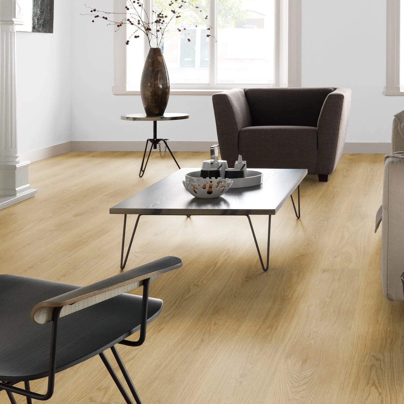Milieubild Altbau-Wohnzimmer mit Kamin - Forbo Flooring Klebe-Vinyl Enduro Dryback Wood Pure Oak Milieubild Altbau-Wohnzimmer mit Kamin - Forbo Flooring 217620