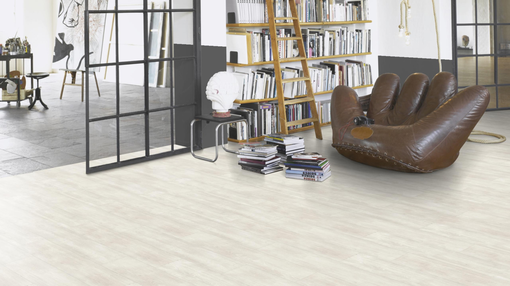 Milieubild Modernes Wohnzimmer mit Atelier - Parador HDF Klick-Designboden Modular ONE Eiche Nordic weiß Milieubild Modernes Wohnzimmer mit Atelier - Parador 1744547