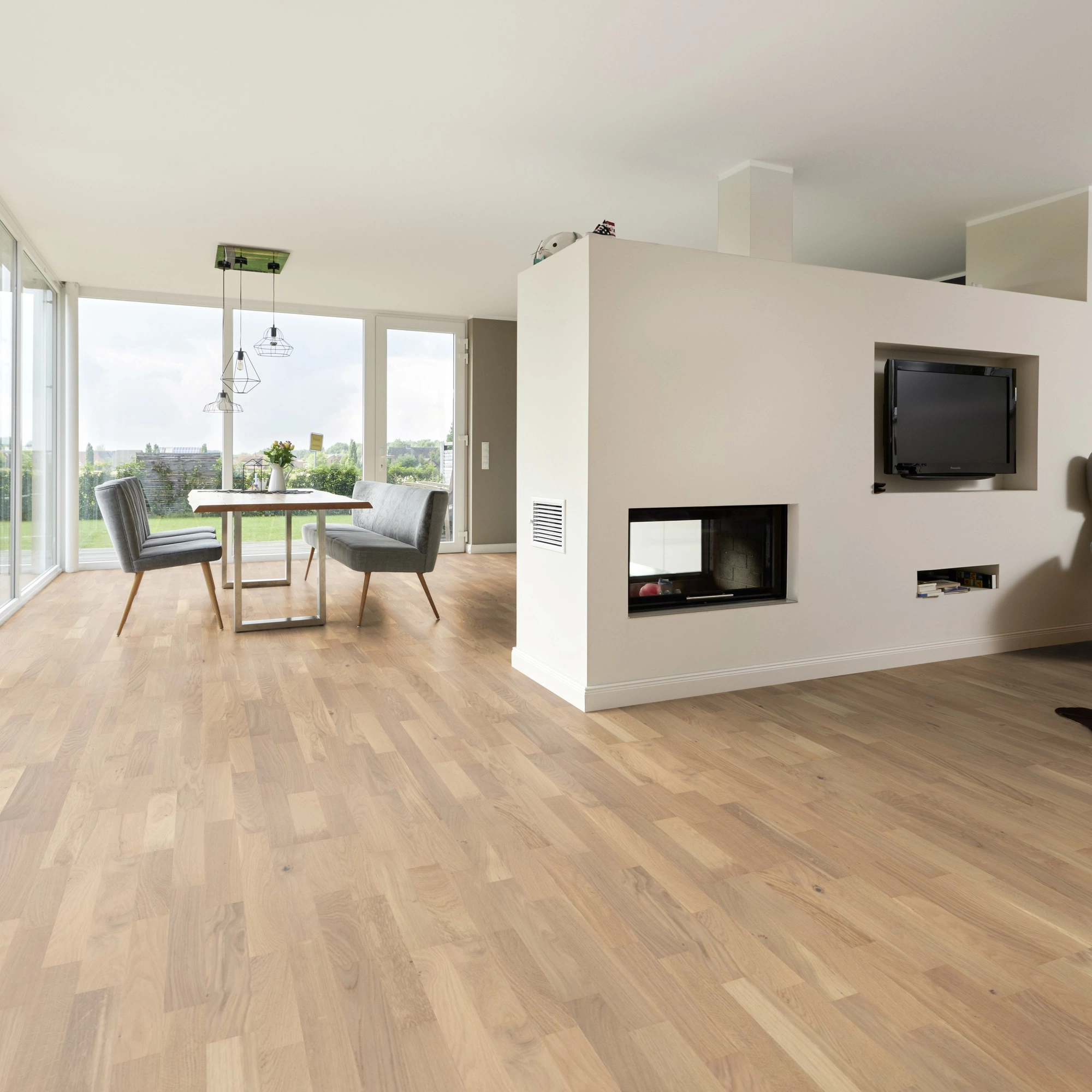 Milieubild Wohnzimmer mit Essbereich und Kamin - ter Hürne Parkett Tailored Collection Eiche Kabinett Milieubild Wohnzimmer mit Essbereich und Kamin - ter Hürne 1101312512