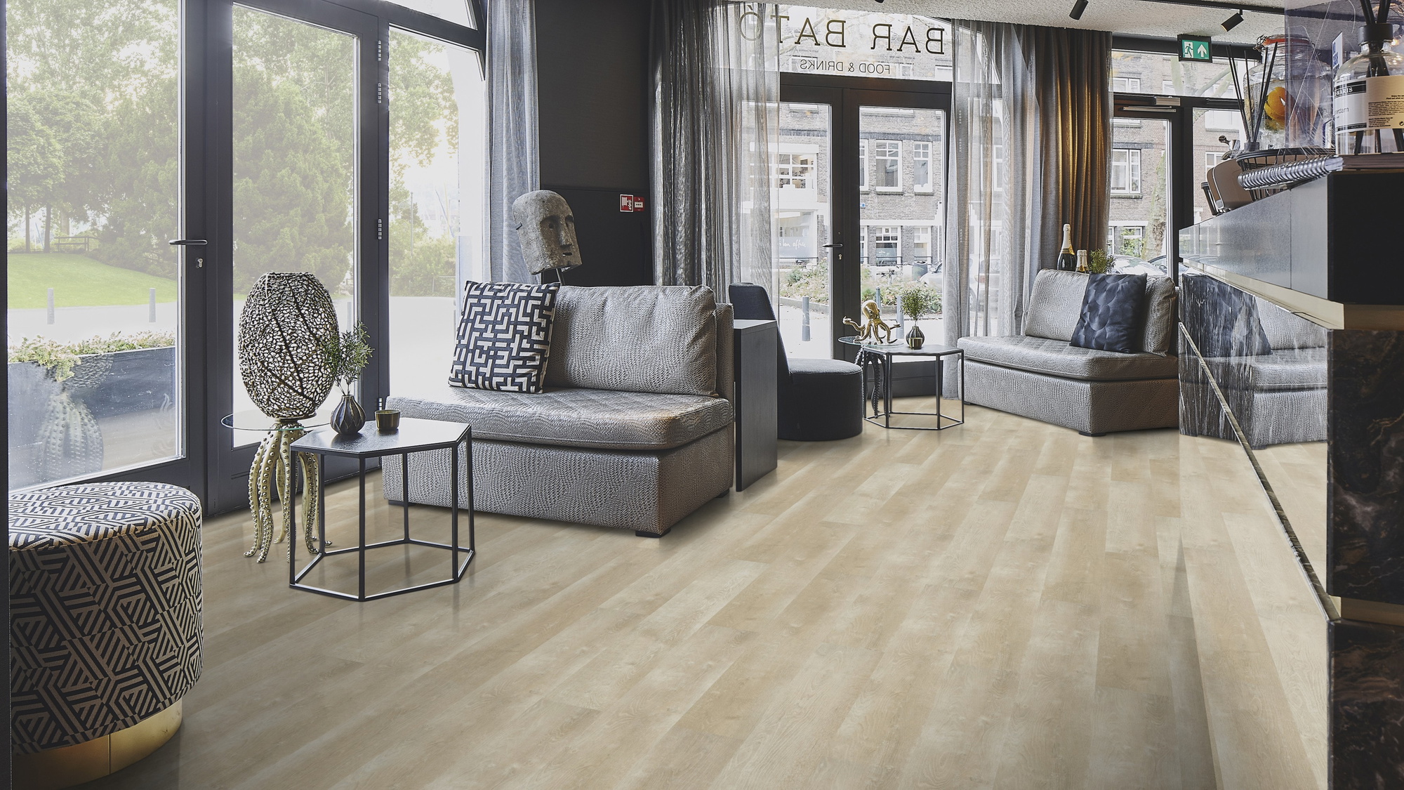 Milieubild Lounge in Hotelbar - Forbo Flooring Klebe-Vinyl Enduro Dryback Wood Natural White Oak Milieubild Lounge in Hotelbar - Forbo Flooring 217630