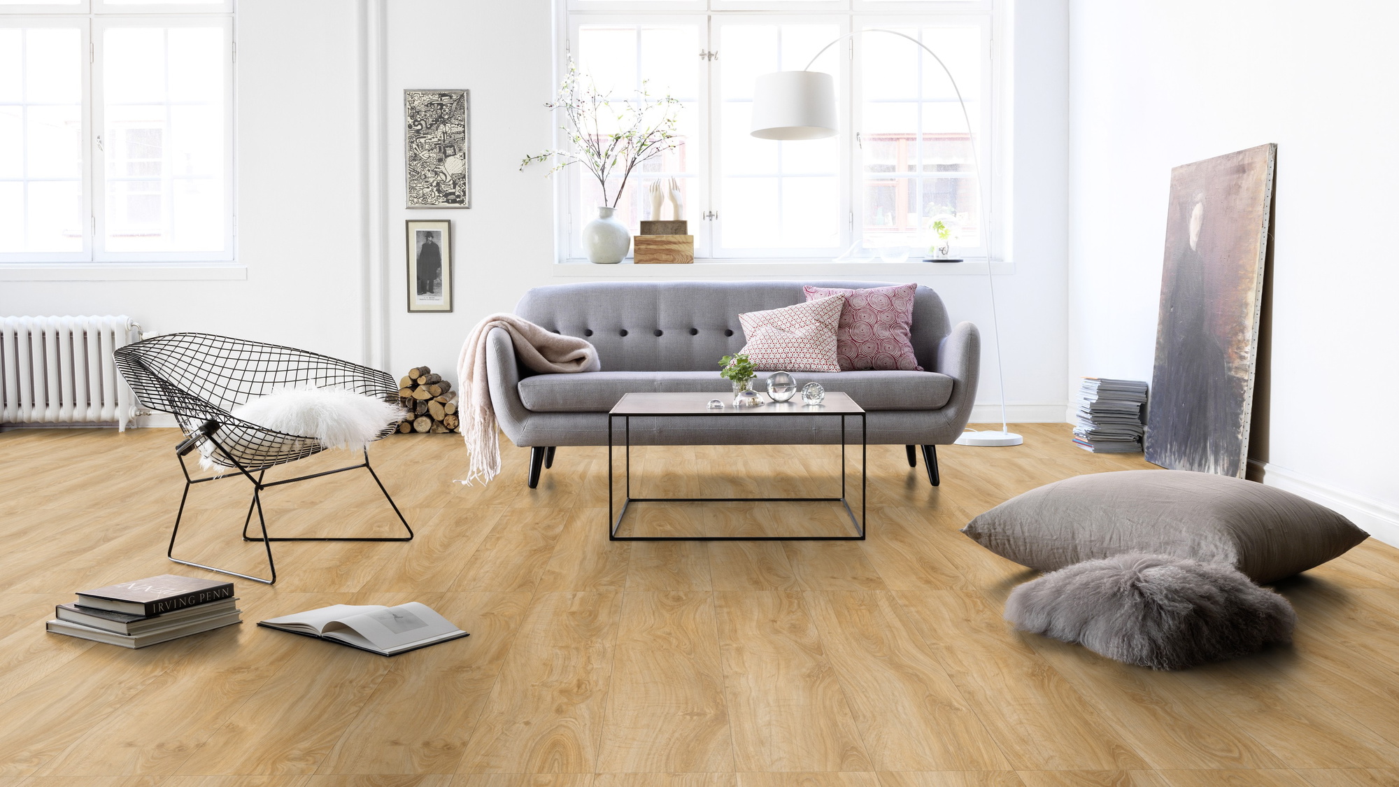 Milieubild Wohnzimmer in Stadtwohnung - Tarkett Klebe-Vinyl iD Inspiration 55 CLASSICS English Oak Classical Milieubild Wohnzimmer in Stadtwohnung - Tarkett 24513008