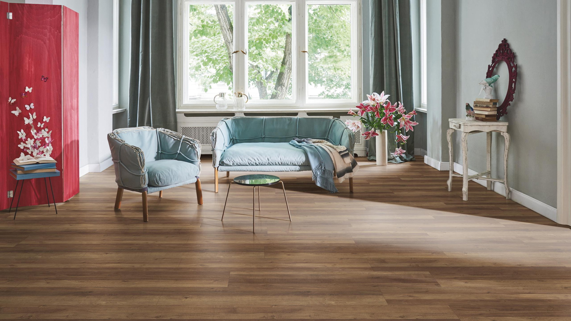 Milieubild Wohnzimmer in Stadtwohnung - Parador HDF Klick-Designboden Modular ONE Eiche Linea antik Milieubild Wohnzimmer in Stadtwohnung - Parador 1744551
