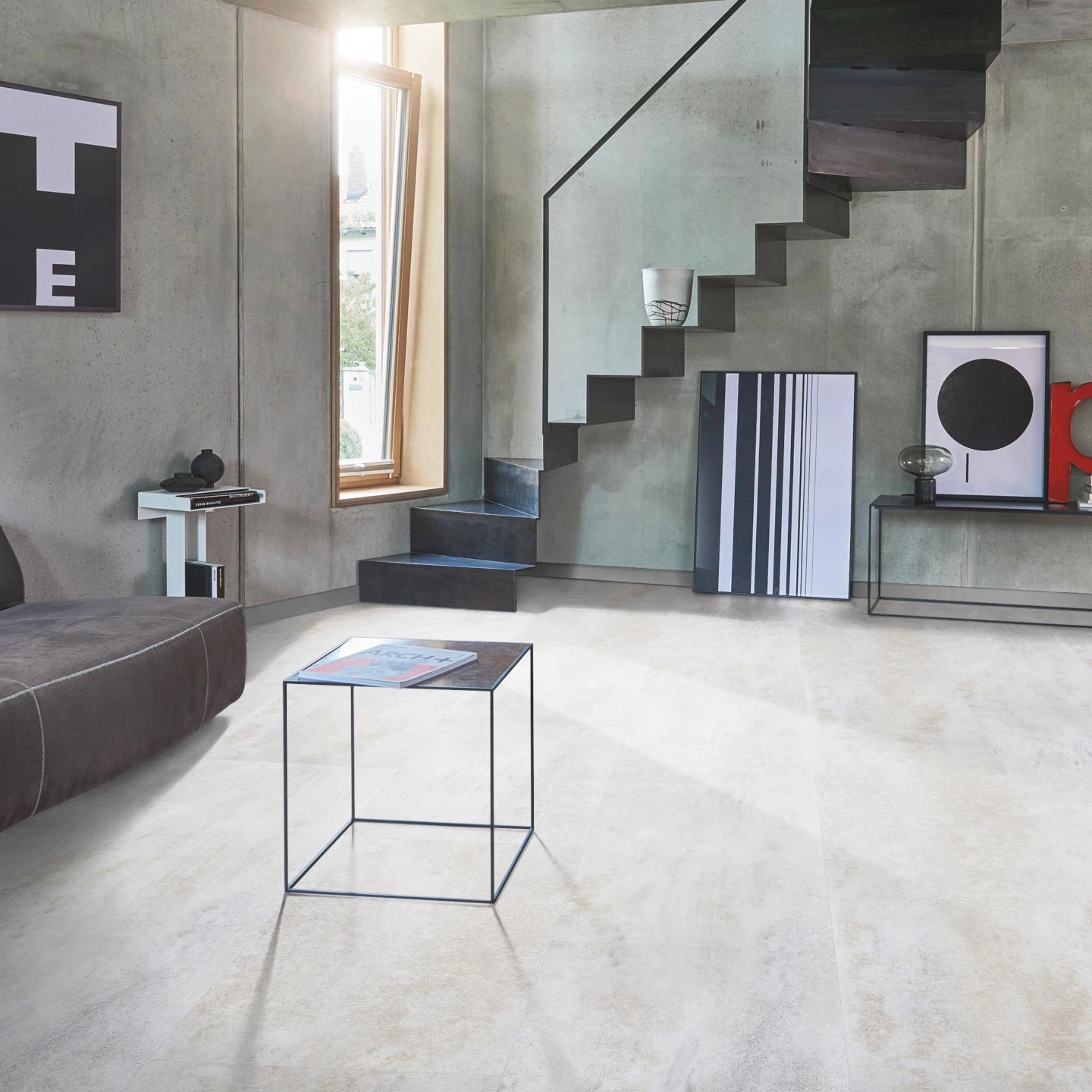 Milieubild Wohnzimmer im modernen Loft-Stil - Parador Klebe-Vinyl Trendtime 5 Dryback Dolomit weiß Milieubild Wohnzimmer im modernen Loft-Stil - Parador 1750856