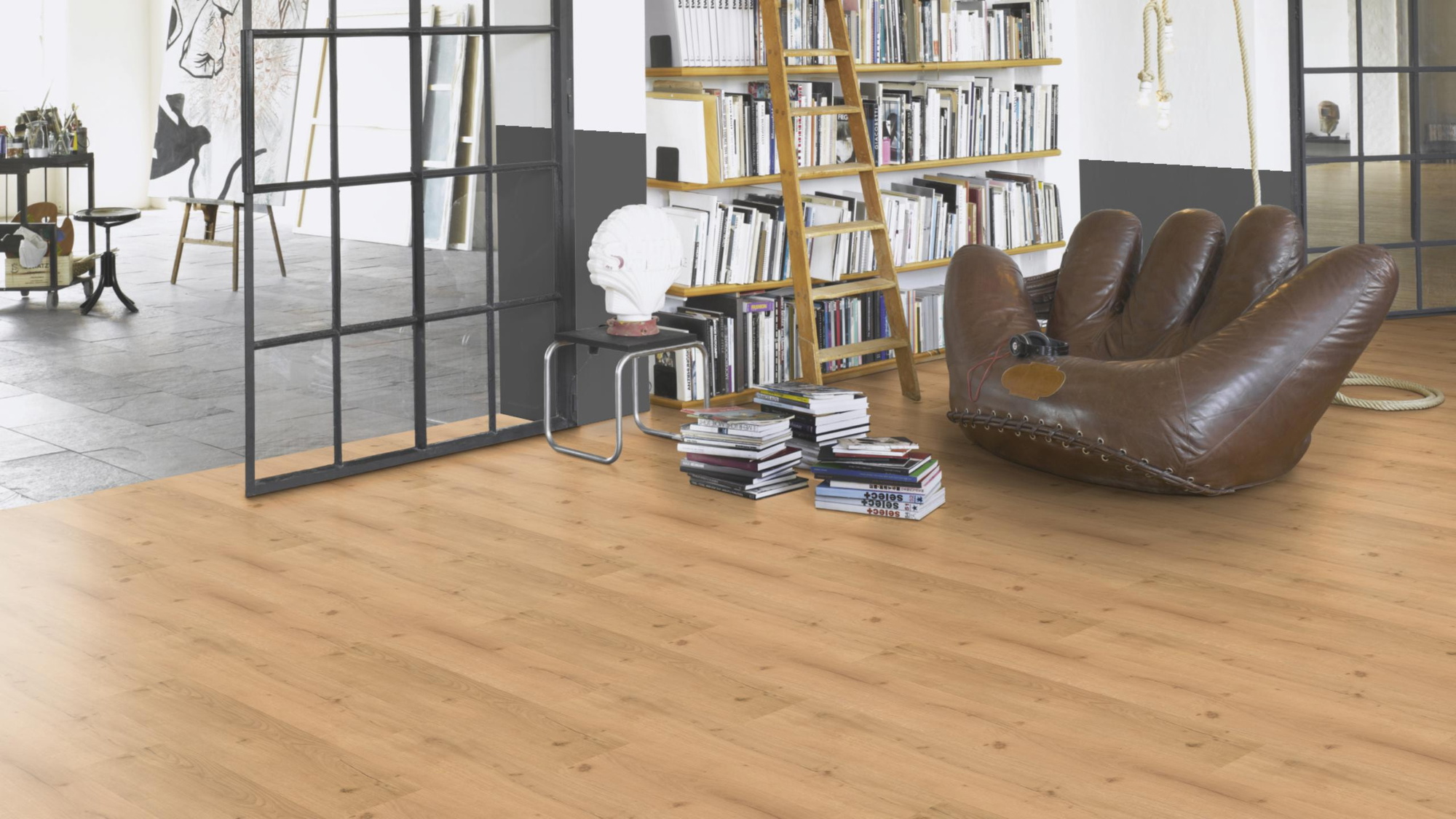 Milieubild Modernes Wohnzimmer mit Atelier - Parador Klebe-Vinyl Basic 2.0 Eiche Infinity natur Milieubild Modernes Wohnzimmer mit Atelier - Parador 1730799