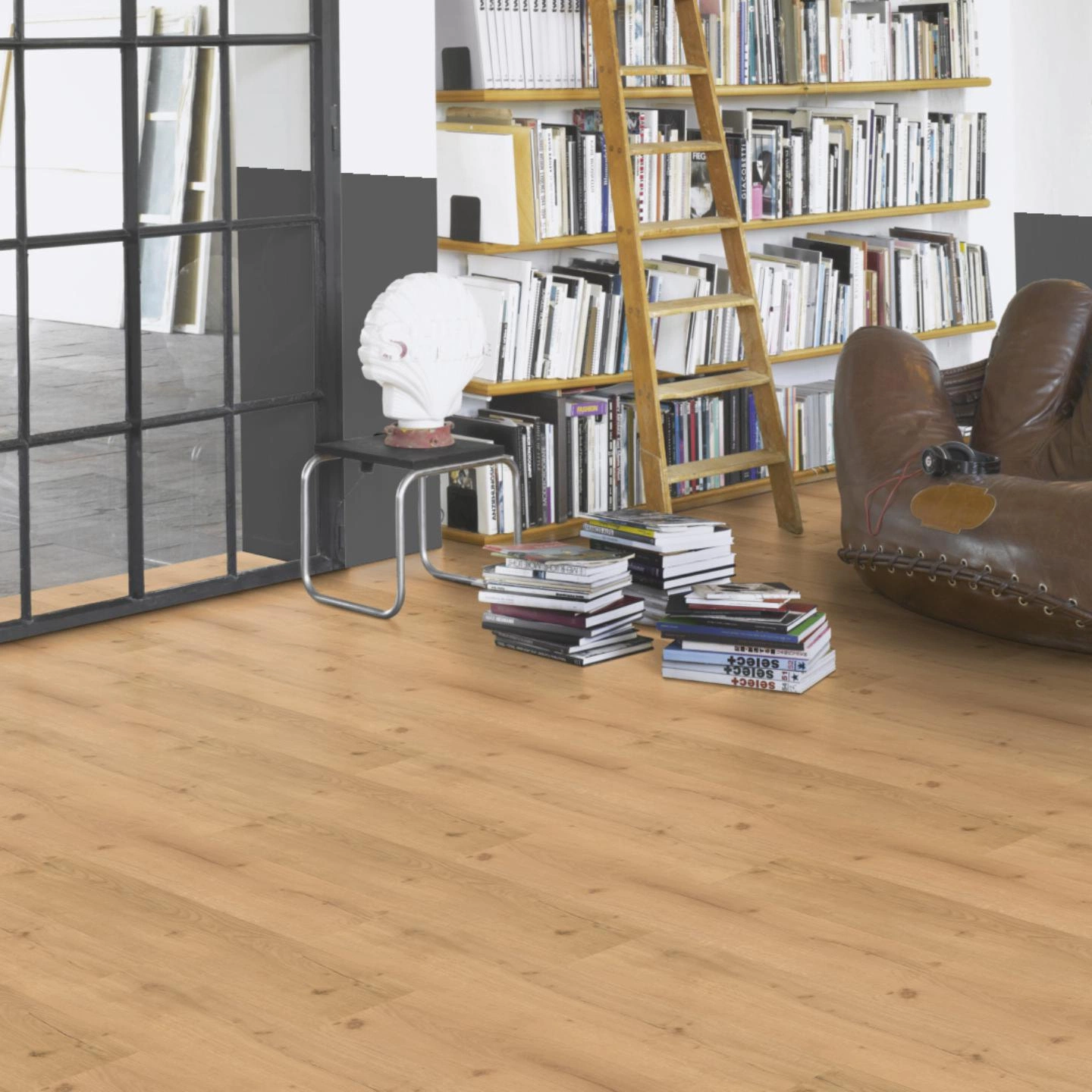 Milieubild Modernes Wohnzimmer mit Atelier - Parador Klebe-Vinyl Basic 2.0 Eiche Infinity natur Milieubild Modernes Wohnzimmer mit Atelier - Parador 1730799