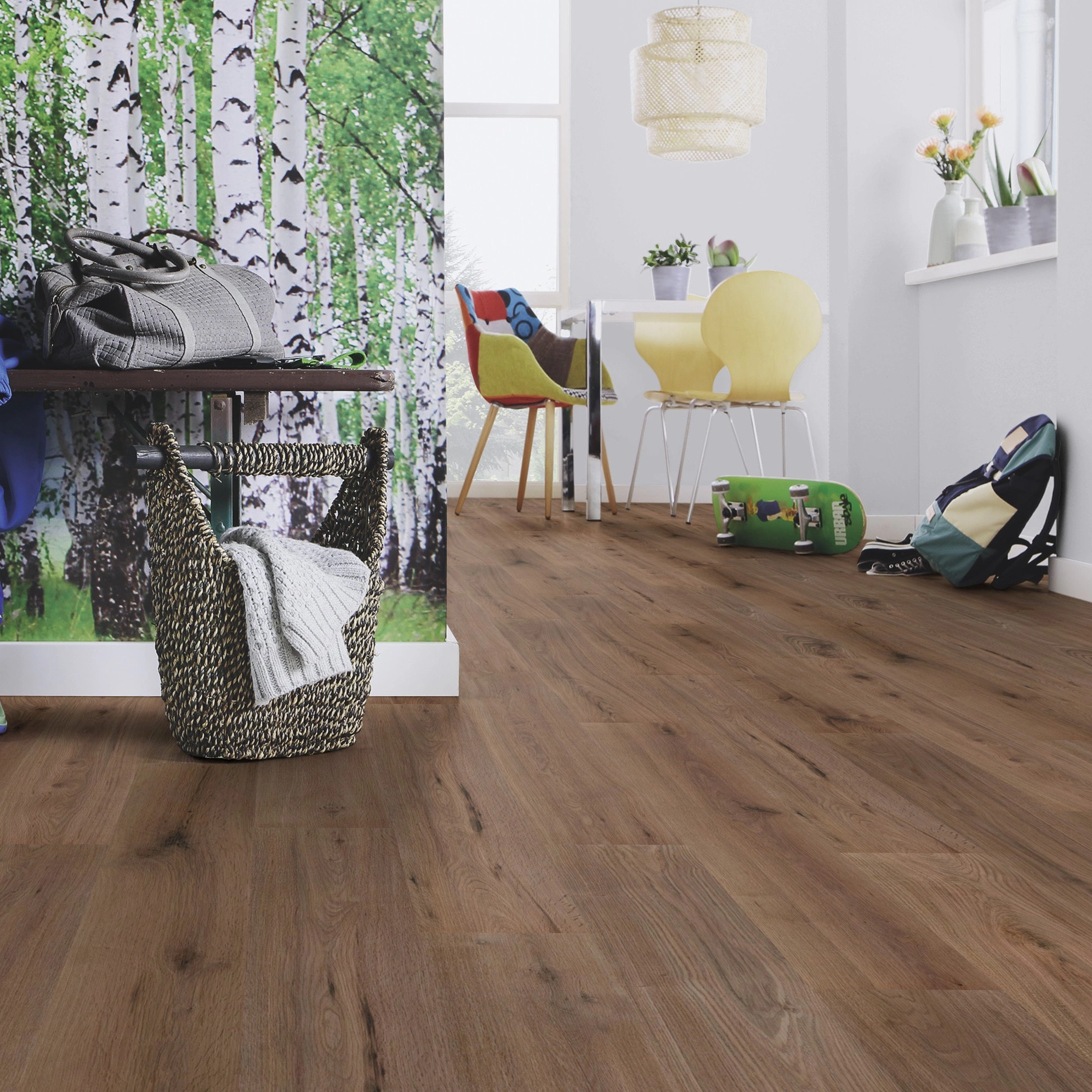Milieubild Esszimmer mit Flur und Sitzbank - wineo HDF Klick-Bioboden PURLINE wineo 1000 wood L Strong Oak Cappuccino Milieubild Esszimmer mit Flur und Sitzbank - wineo MLP303R