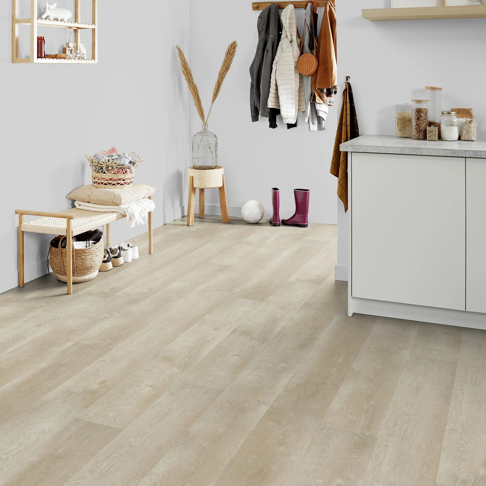 Milieubild Kompakte Küchenzeile im offenen Wohnbereich - Forbo Flooring Klebe-Vinyl Enduro Dryback Wood Natural White Oak Milieubild Kompakte Küchenzeile im offenen Wohnbereich - Forbo Flooring 217630