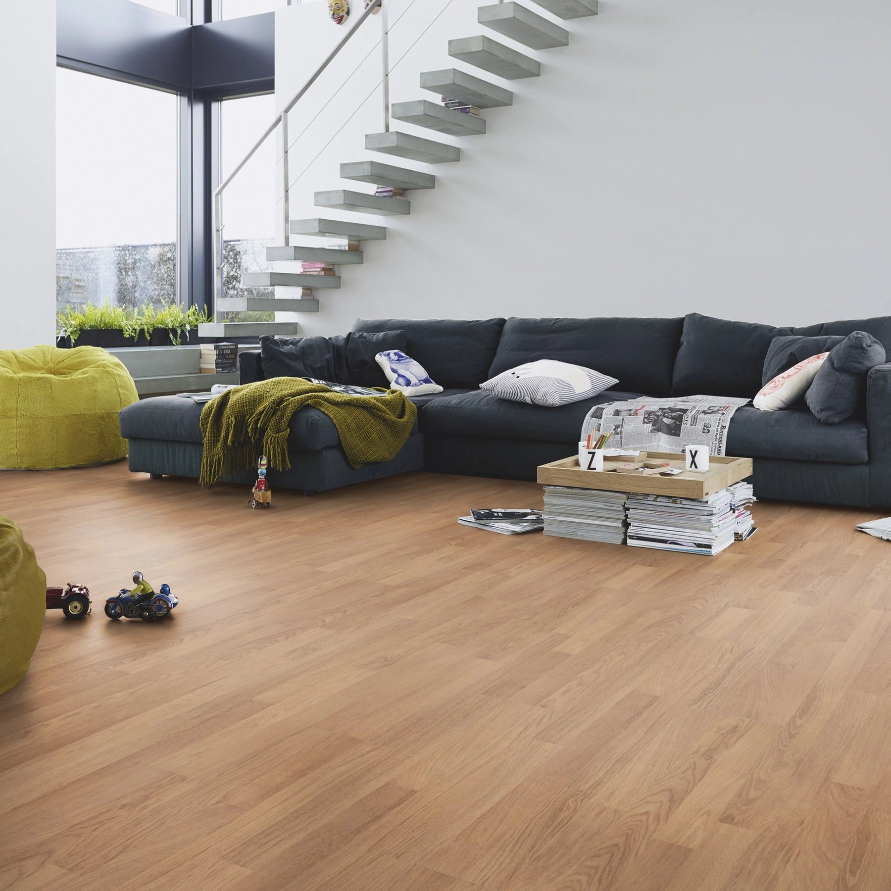 Milieubild Modernes Wohnzimmer mit Kamin - MEISTER Laminat LC 55 S Eiche natur Milieubild Modernes Wohnzimmer mit Kamin - MEISTER 600013-1288198-06067