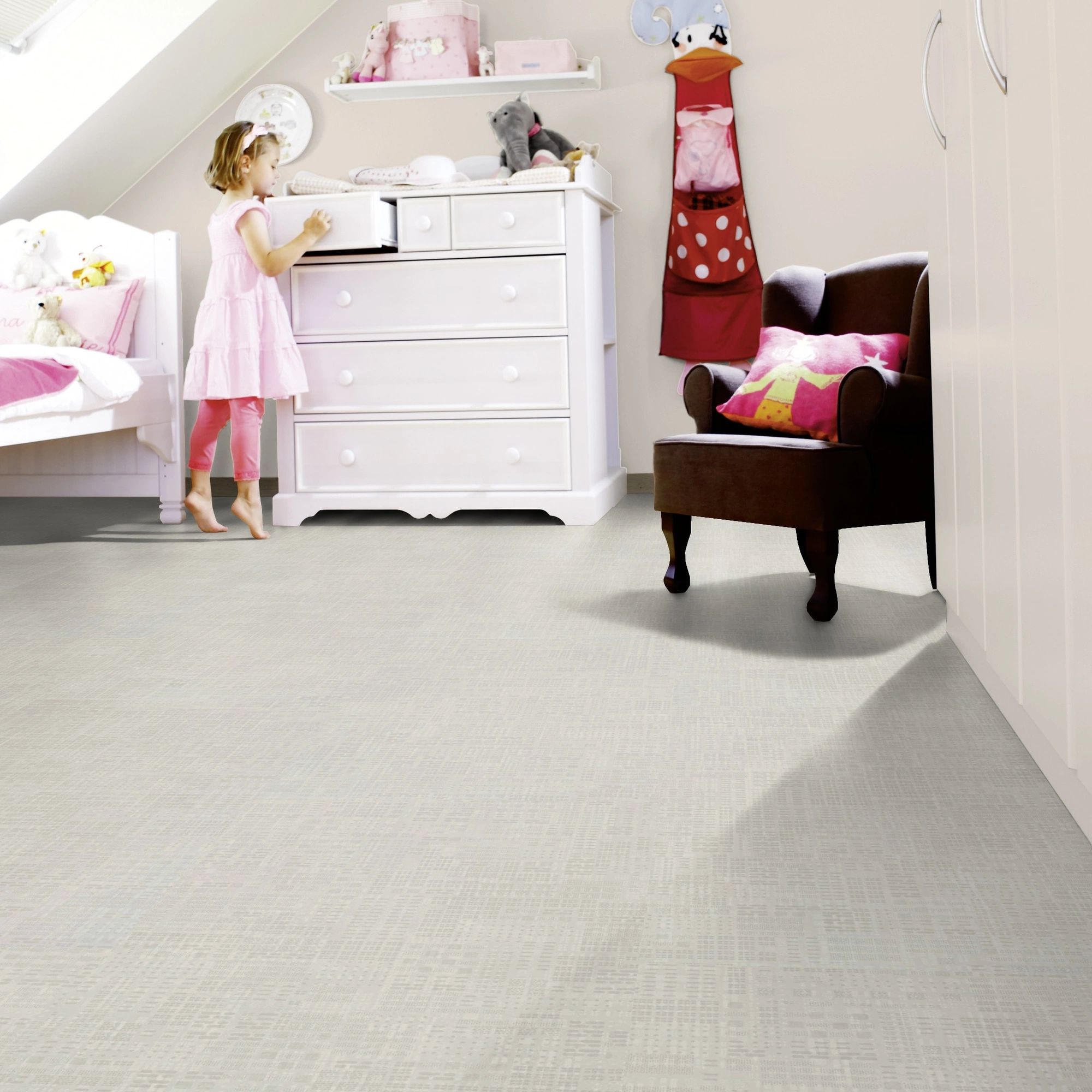 Milieubild Kinderzimmer mit weißer Kommode - wineo Klebe-Bioboden PURLINE wineo 1500 graphic XL Fractal Ecru Milieubild Kinderzimmer mit weißer Kommode - wineo PL15601GXL