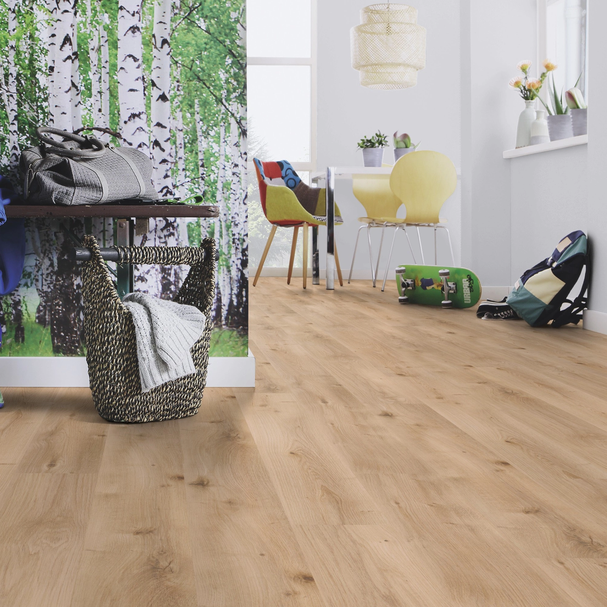 Milieubild Esszimmer mit Flur und Sitzbank - wineo Klick-Bioboden PURLINE wineo 1000 wood L Intensive Oak Honey Milieubild Esszimmer mit Flur und Sitzbank - wineo PLC299R