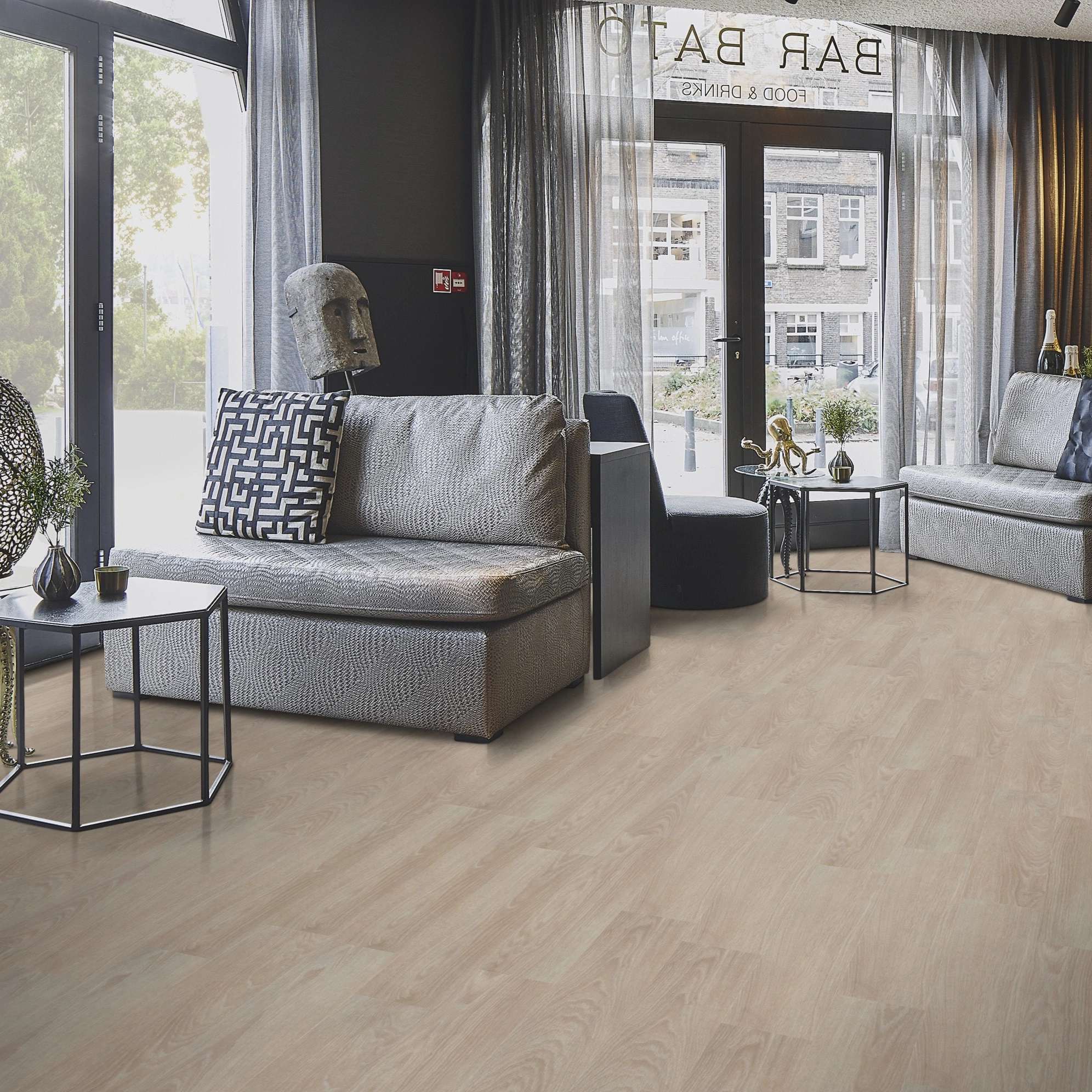 Milieubild Lounge in Hotelbar - Forbo Flooring Klebe-Vinyl Allura Dryback 0.55 Wood Bleached Timber Milieubild Lounge in Hotelbar - Forbo Flooring 243593