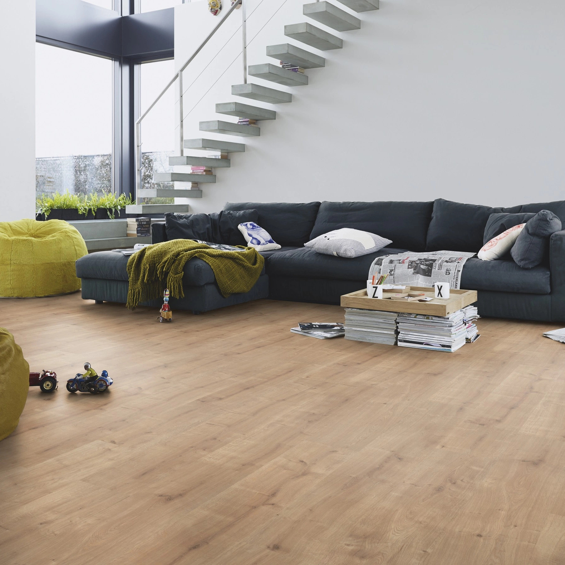 Milieubild Modernes Wohnzimmer mit Kamin - MEISTER Laminat LC 55 Eiche Marrakesch Milieubild Modernes Wohnzimmer mit Kamin - MEISTER 600012-1288198-06396