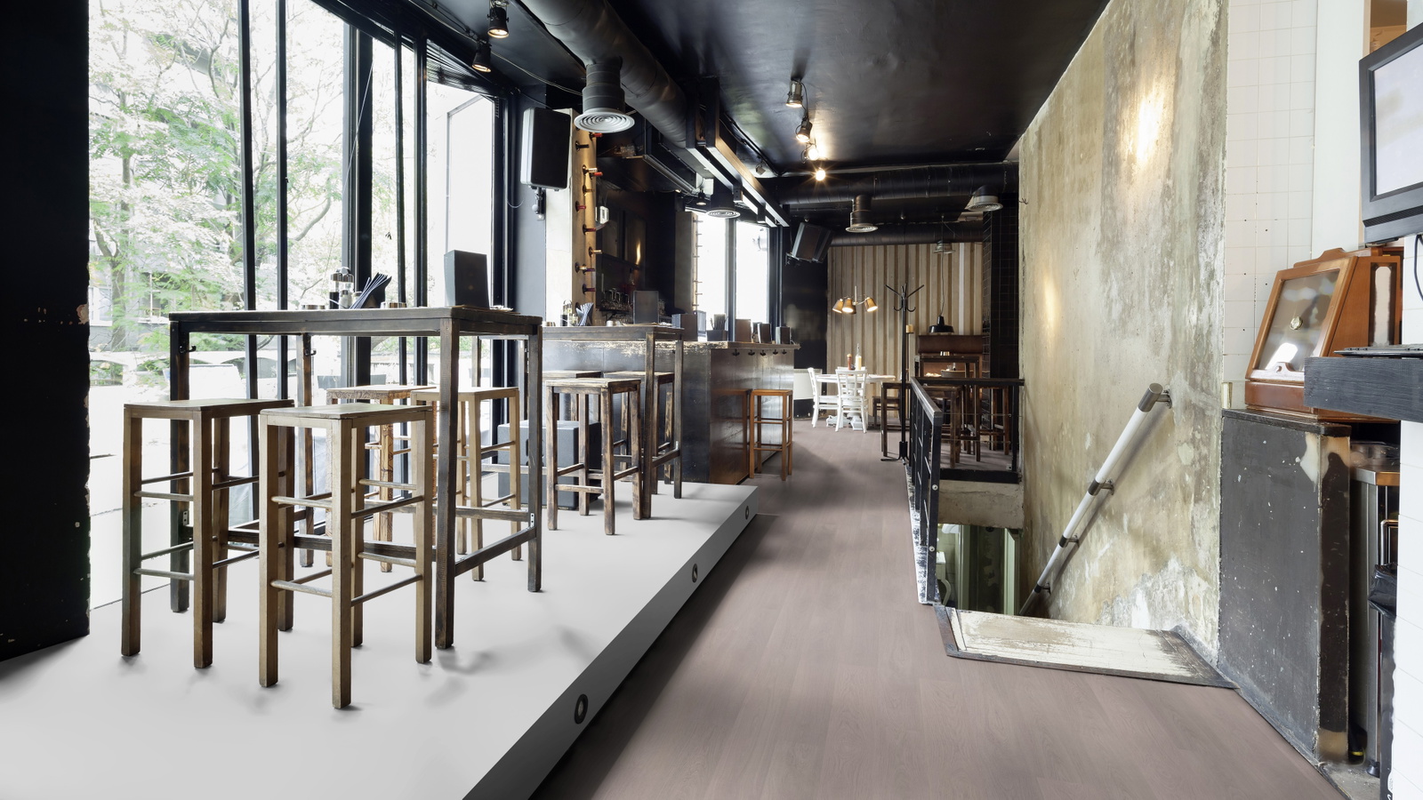Milieubild Restaurant - Bar mit Tischen und Hockern - wineo PLC302R