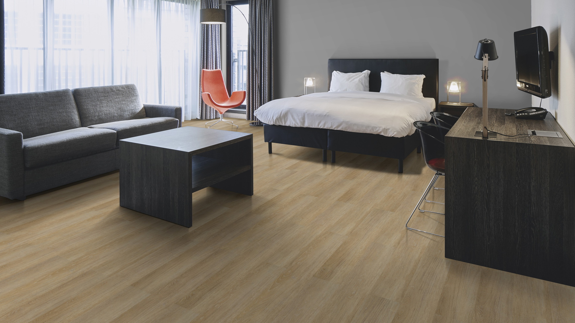 Milieubild Hotelzimmer mit Kingsize-Bett - Forbo Flooring Klebe-Vinyl Enduro Dryback Wood Golden Oak Milieubild Hotelzimmer mit Kingsize-Bett - Forbo Flooring 217622