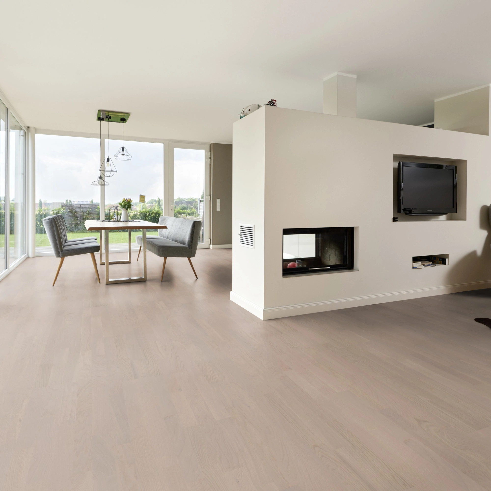 Milieubild Wohnzimmer mit Essbereich und Kamin - ter Hürne Parkett Tailored Collection Eiche Veneto Milieubild Wohnzimmer mit Essbereich und Kamin - ter Hürne 1101312514