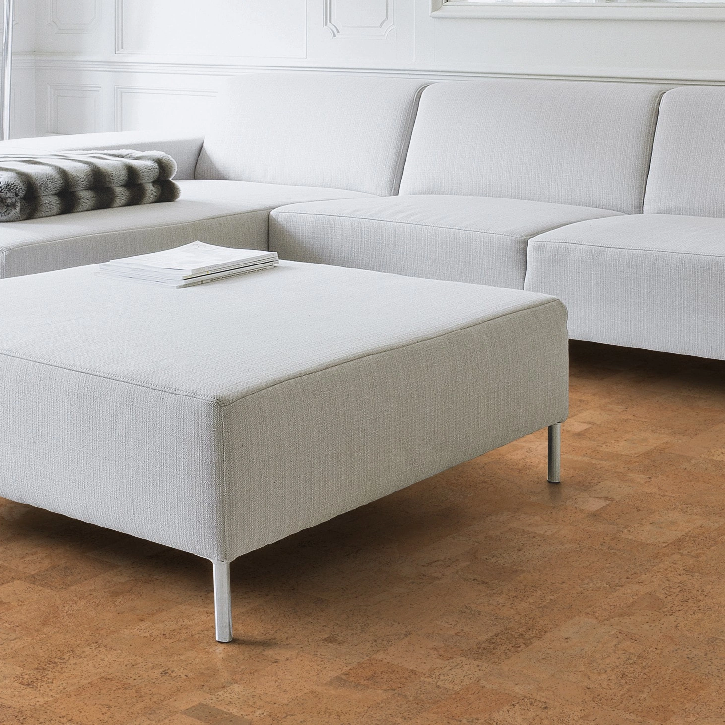 Milieubild Wohnzimmer mit Couch - Nahansicht - Wicanders Wise HDF Klick-Korkboden cork Essence Originals Harmony Milieubild Wohnzimmer mit Couch - Nahansicht - Wicanders Wise 80002236