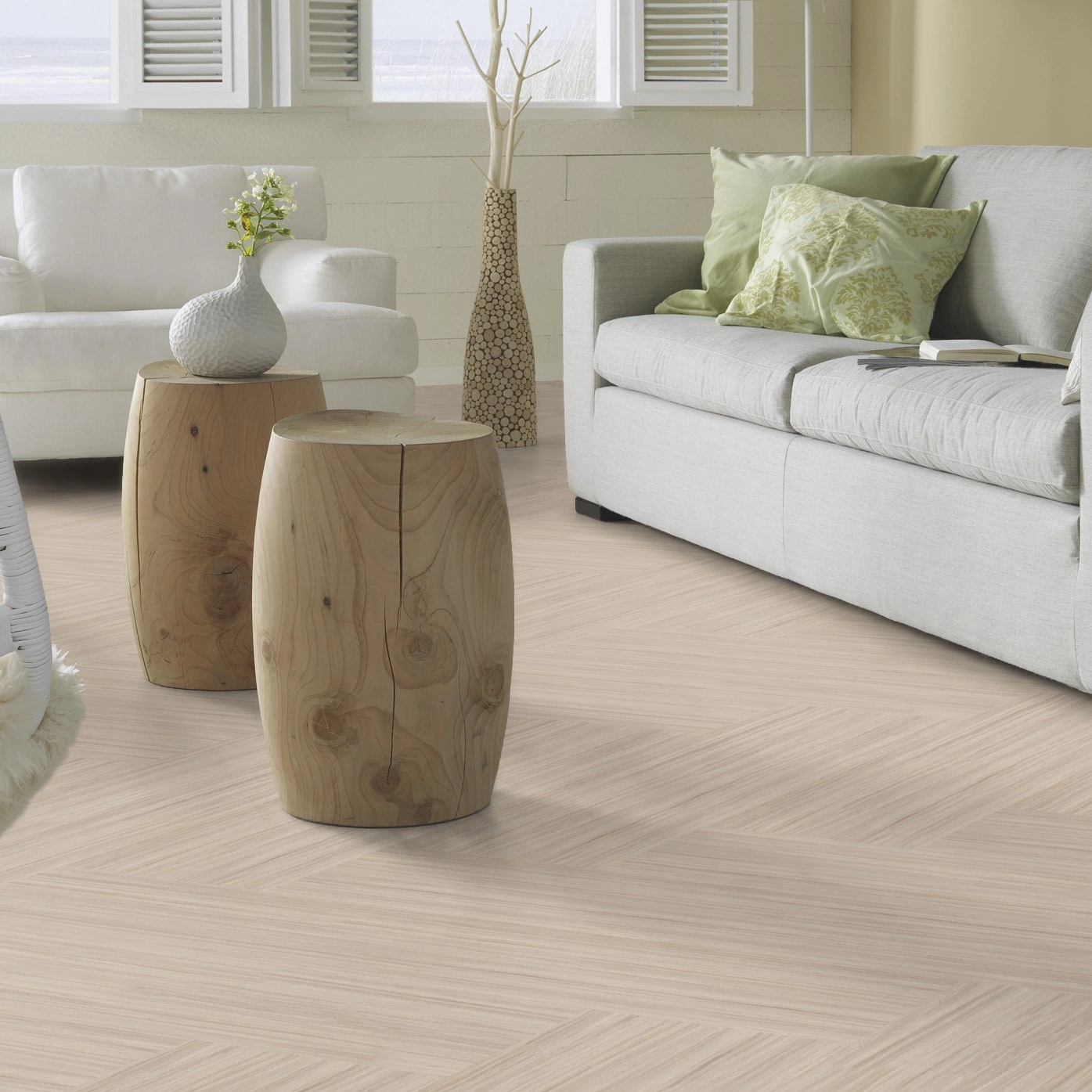Milieubild Modernes, freundliches Wohnzimmer mit Sofa - Forbo Flooring Klebe-Bioboden Modular Lines Rocky Ice Milieubild Modernes, freundliches Wohnzimmer mit Sofa - Forbo Flooring 168299