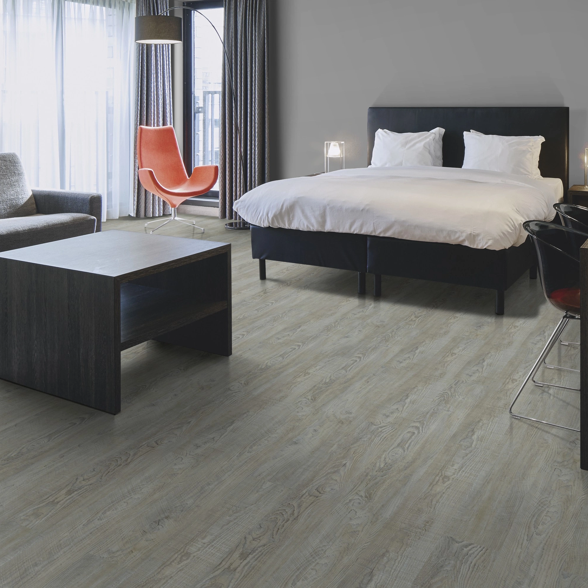 Milieubild Hotelzimmer mit Kingsize-Bett - Forbo Flooring Klebe-Vinyl Enduro Dryback Wood Steamed Pine Milieubild Hotelzimmer mit Kingsize-Bett - Forbo Flooring 217636