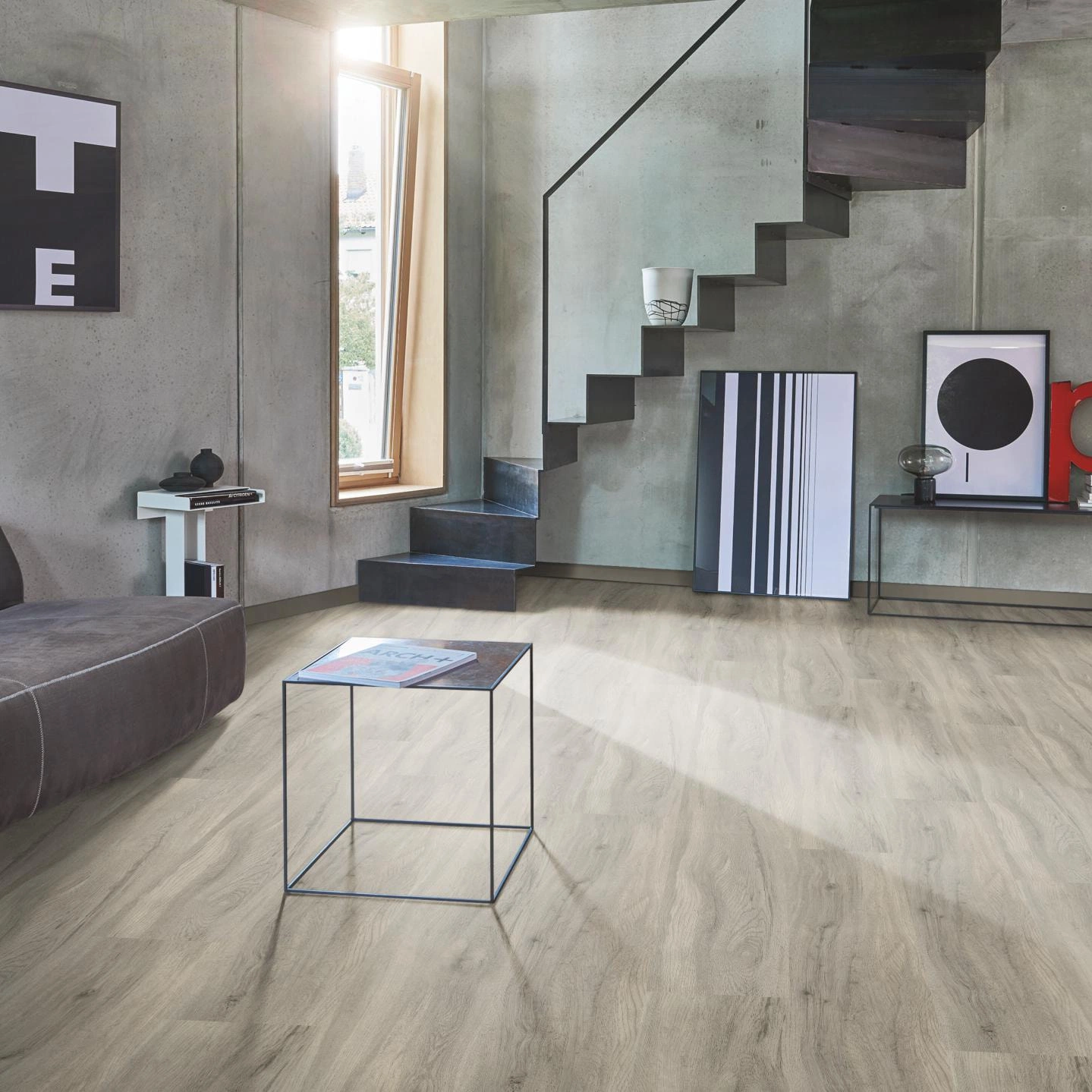 Milieubild Wohnzimmer im modernen Loft-Stil - Parador HDF Klick-Vinyl Basic 30 Eiche pastellgrau Milieubild Wohnzimmer im modernen Loft-Stil - Parador 1513441