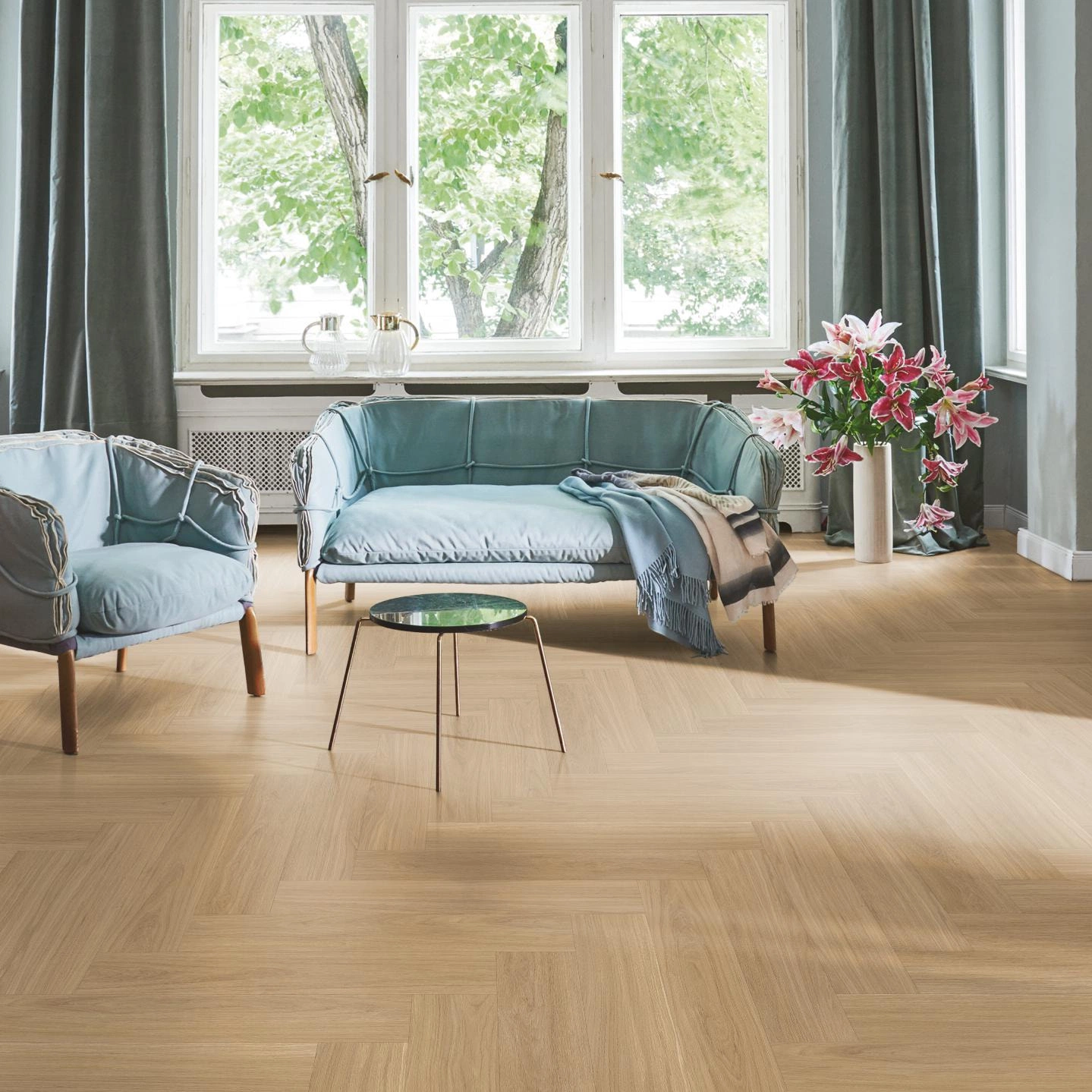 Milieubild Wohnzimmer in Stadtwohnung - Parador Rigid Klick-Vinyl Trendtime 3 Eiche Oxford natur Milieubild Wohnzimmer in Stadtwohnung - Parador 1748857