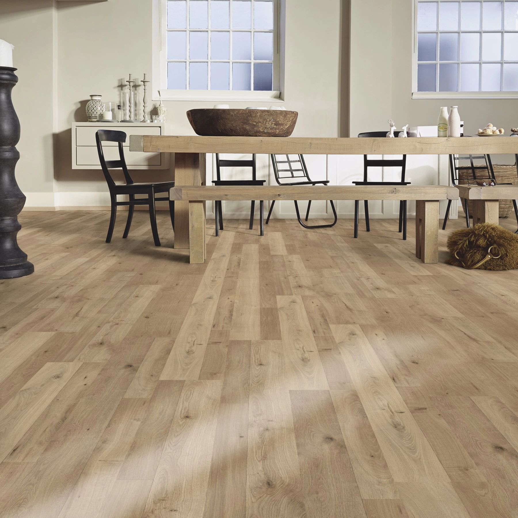 Milieubild Esszimmer mit großem Tisch - MEISTER Laminat LC 55 S Natural Oak Milieubild Esszimmer mit großem Tisch - MEISTER 600013-1288198-06675