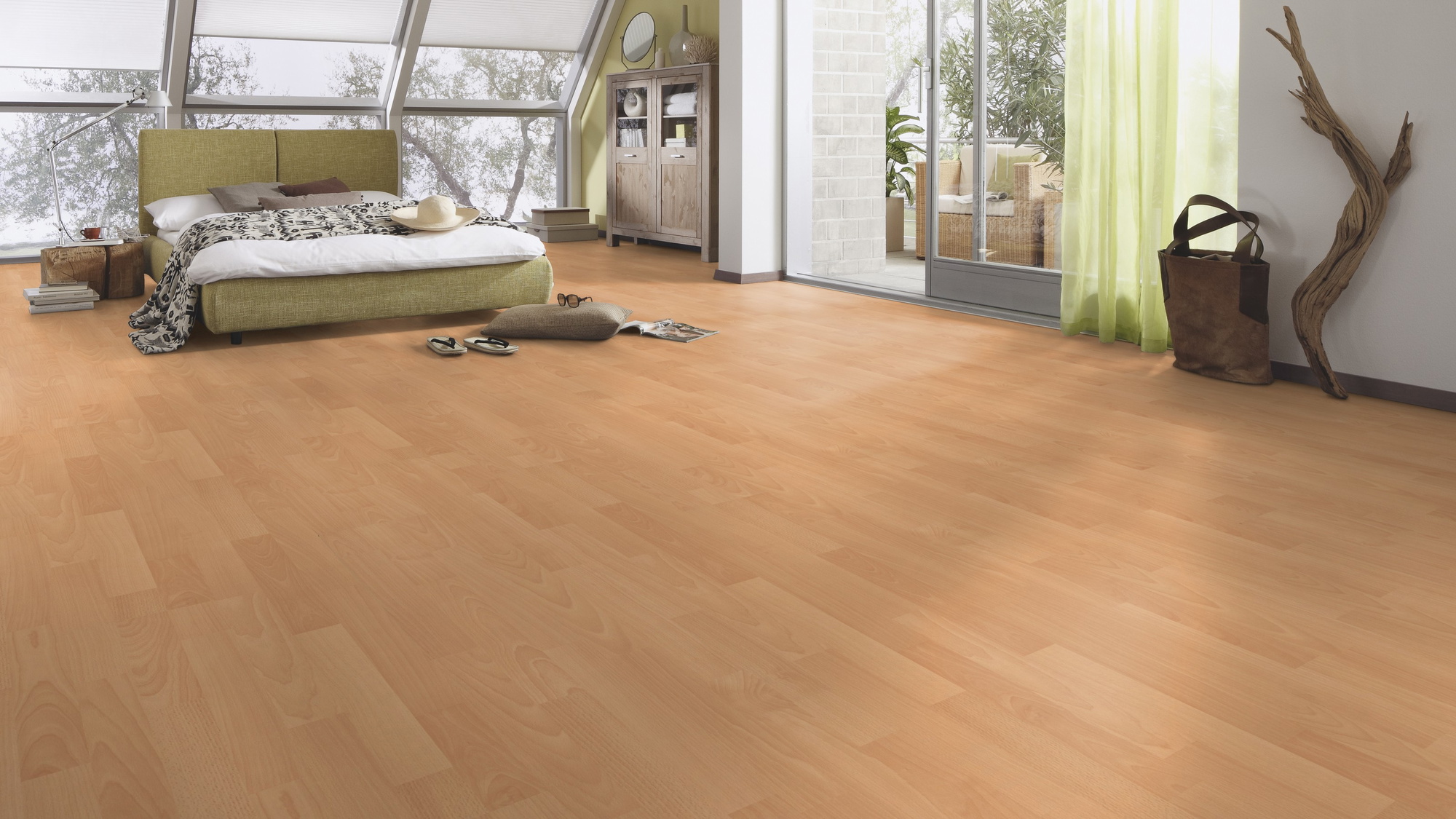 Milieubild Schlafzimmer im modernen Dachgeschoss - MEISTER Laminat LC 150 Buche Milieubild Schlafzimmer im modernen Dachgeschoss - MEISTER 600014-1288198-06201