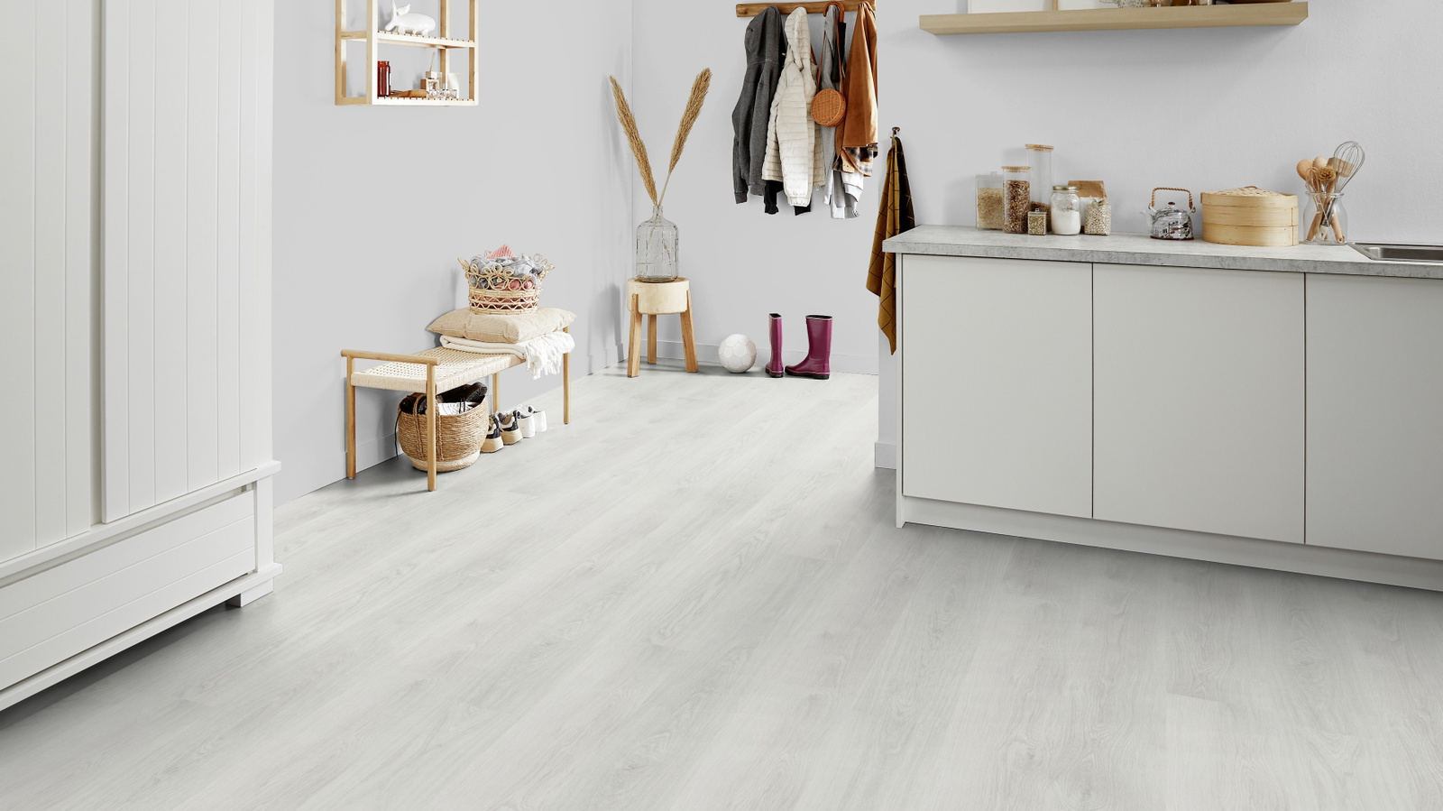 Milieubild Kompakte Küchenzeile im offenen Wohnbereich - Forbo Flooring 217621