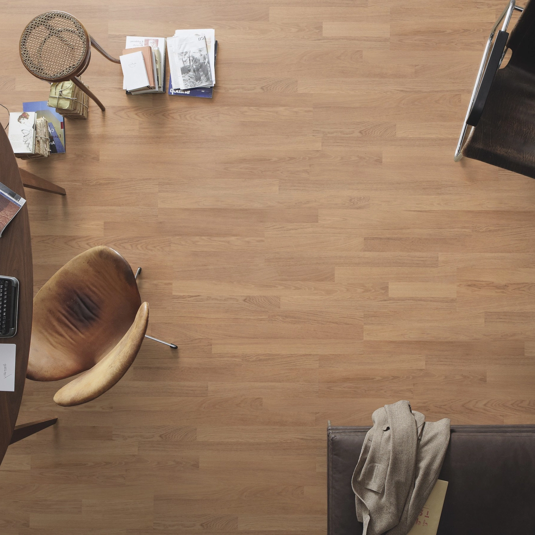 Milieubild Büro mit ovalem Tisch - Draufsicht - MEISTER Laminat LC 55 S Eiche natur Milieubild Büro mit ovalem Tisch - Draufsicht - MEISTER 600013-1288198-06067