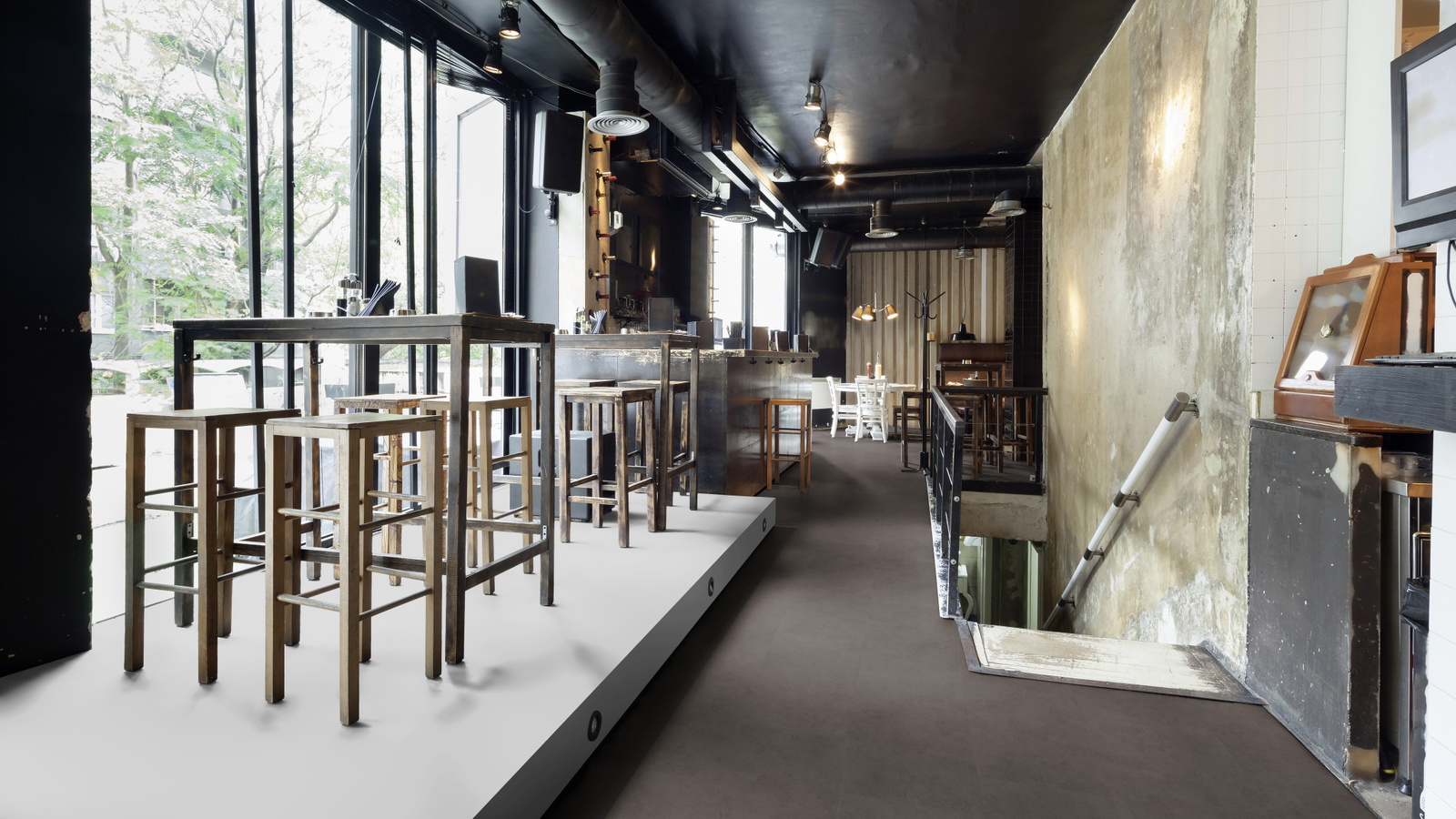 Milieubild Restaurant - Bar mit Tischen und Hockern - wineo PL118R