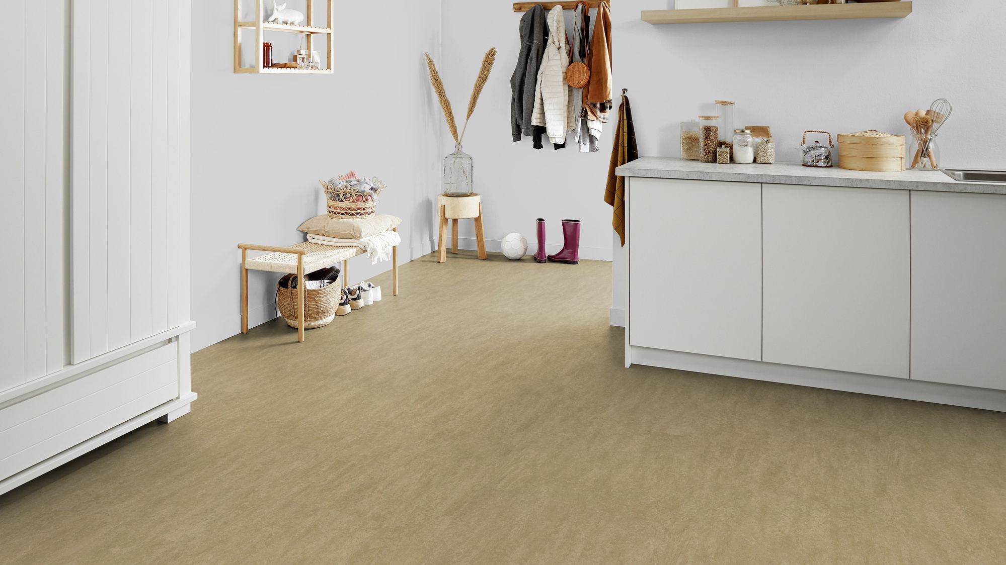 Milieubild Kompakte Küchenzeile im offenen Wohnbereich - Forbo Flooring Marmoleum Modular Neutral Oat Milieubild Kompakte Küchenzeile im offenen Wohnbereich - Forbo Flooring 255344