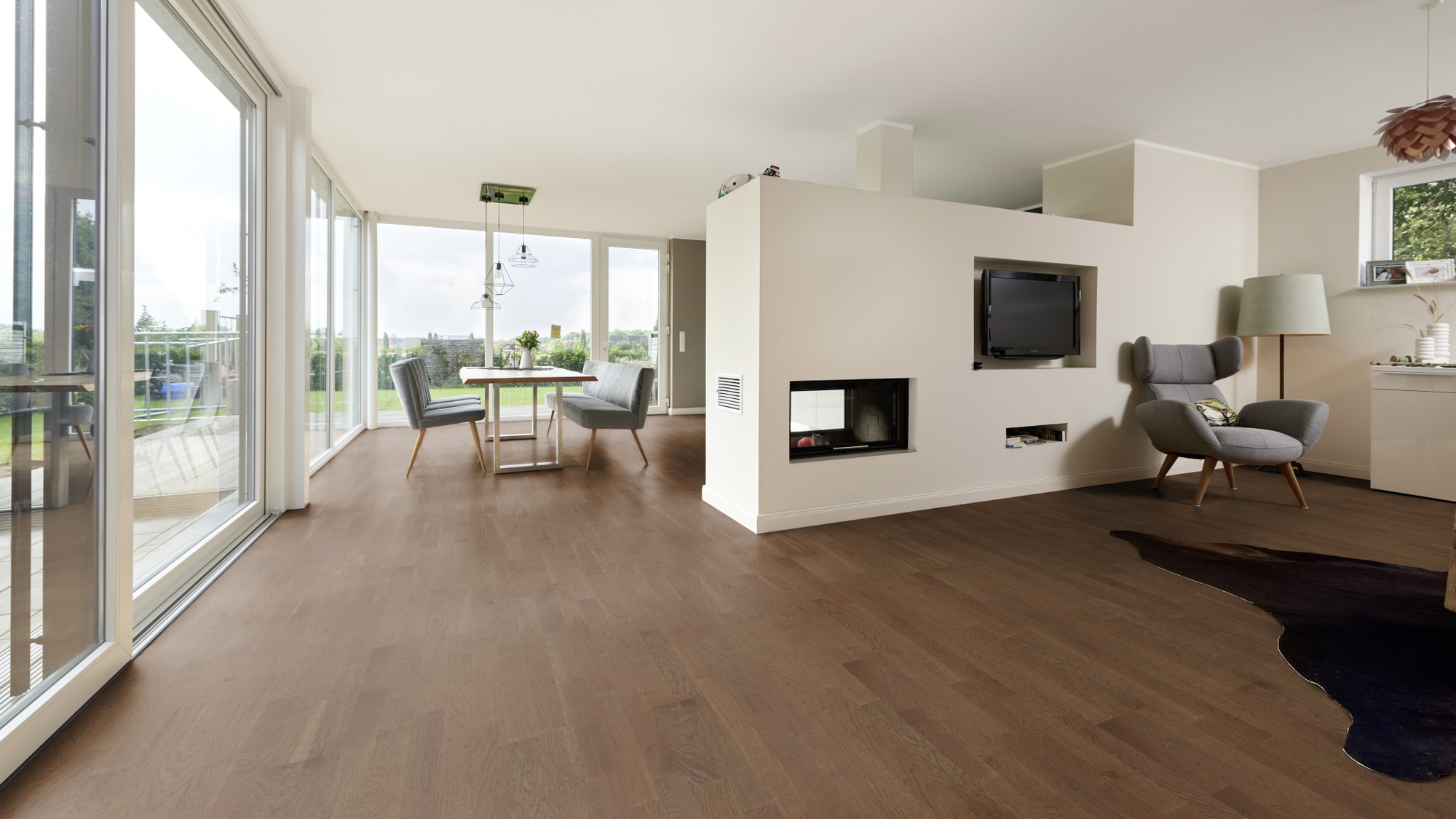 Milieubild Wohnzimmer mit Essbereich und Kamin - ter Hürne Parkett Tailored Collection Eiche Zweigelt Milieubild Wohnzimmer mit Essbereich und Kamin - ter Hürne 1101312509