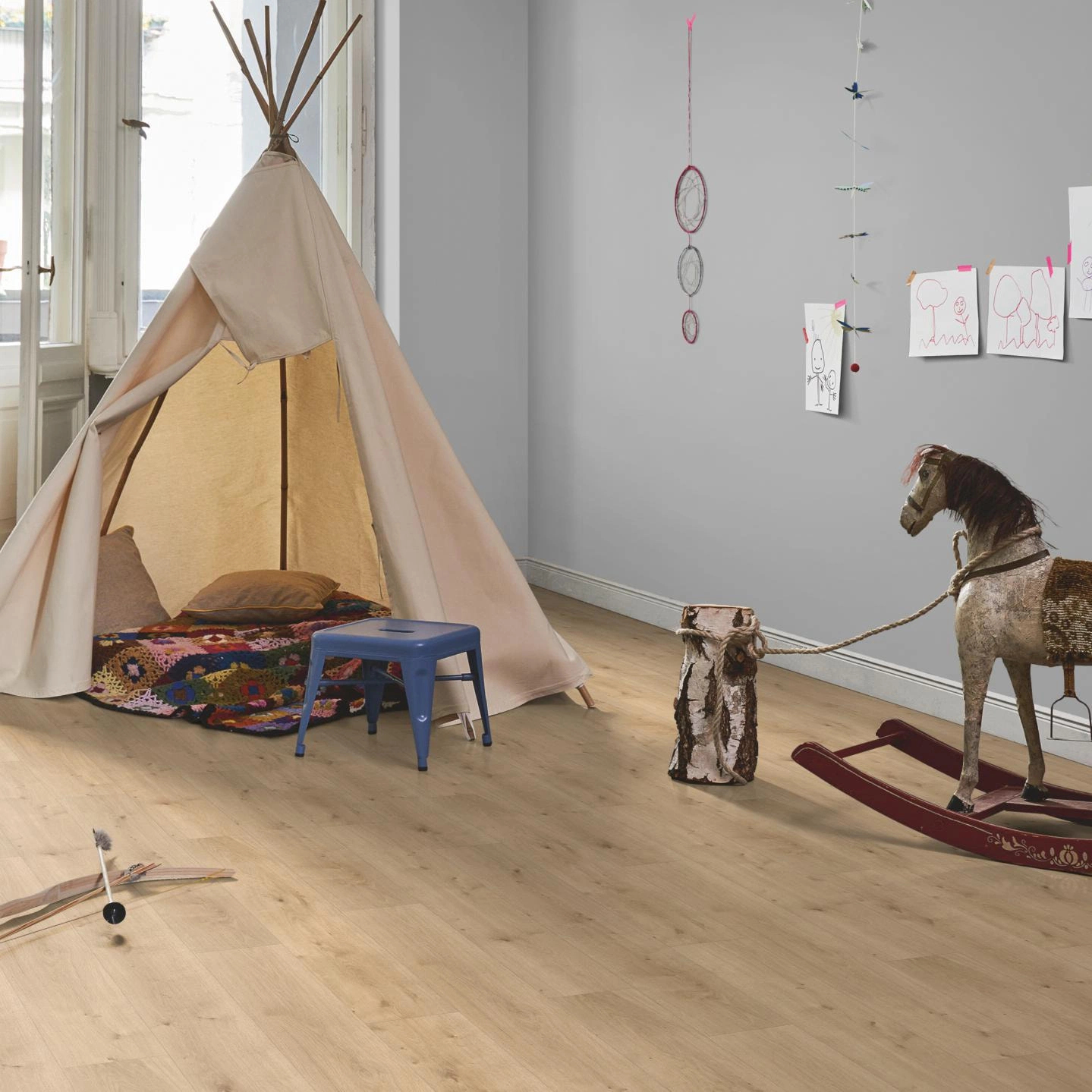 Milieubild Kinderzimmer in Stadtwohnung - Parador HDF Klick-Designboden Modular ONE Eiche Pure hell Milieubild Kinderzimmer in Stadtwohnung - Parador 1730767