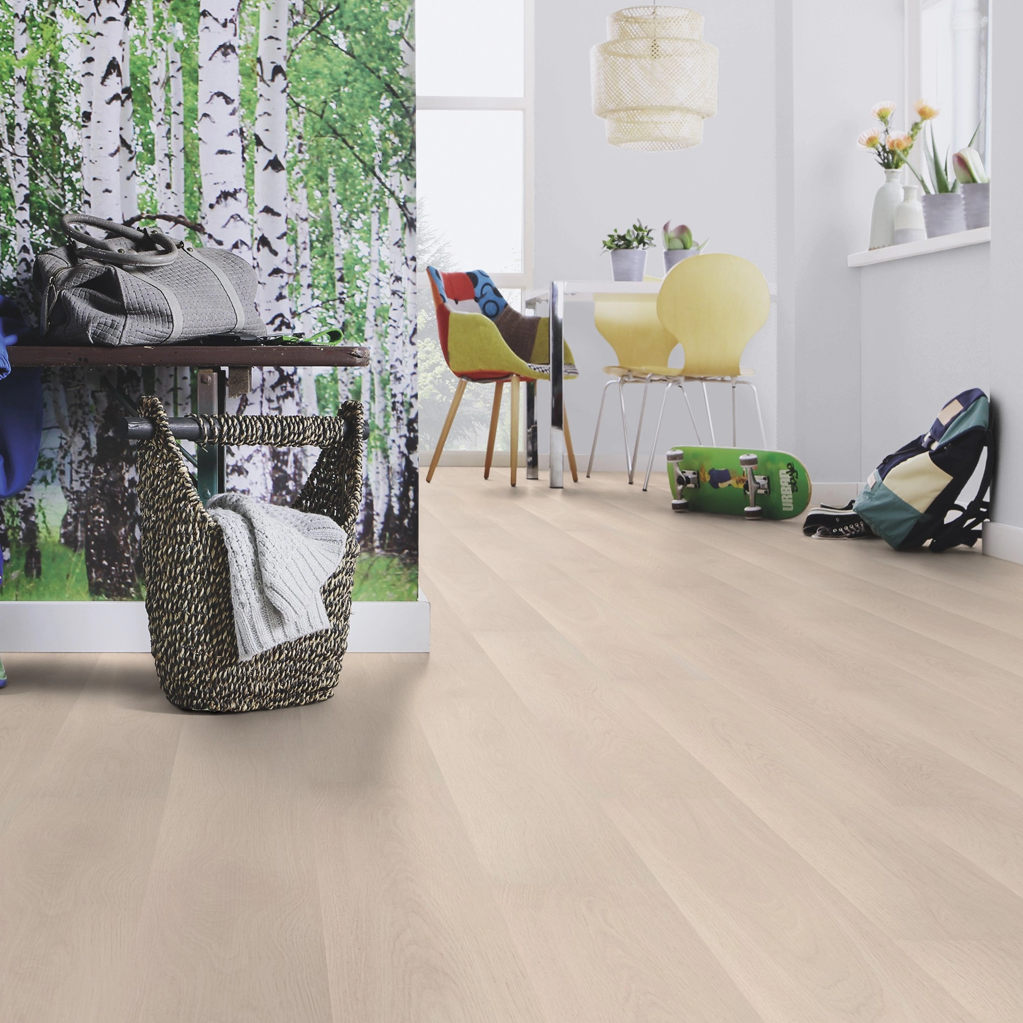 Milieubild Esszimmer mit Flur und Sitzbank - wineo Klick-Bioboden PURLINE wineo 1000 wood L Soft Oak Salt Milieubild Esszimmer mit Flur und Sitzbank - wineo PLC295R