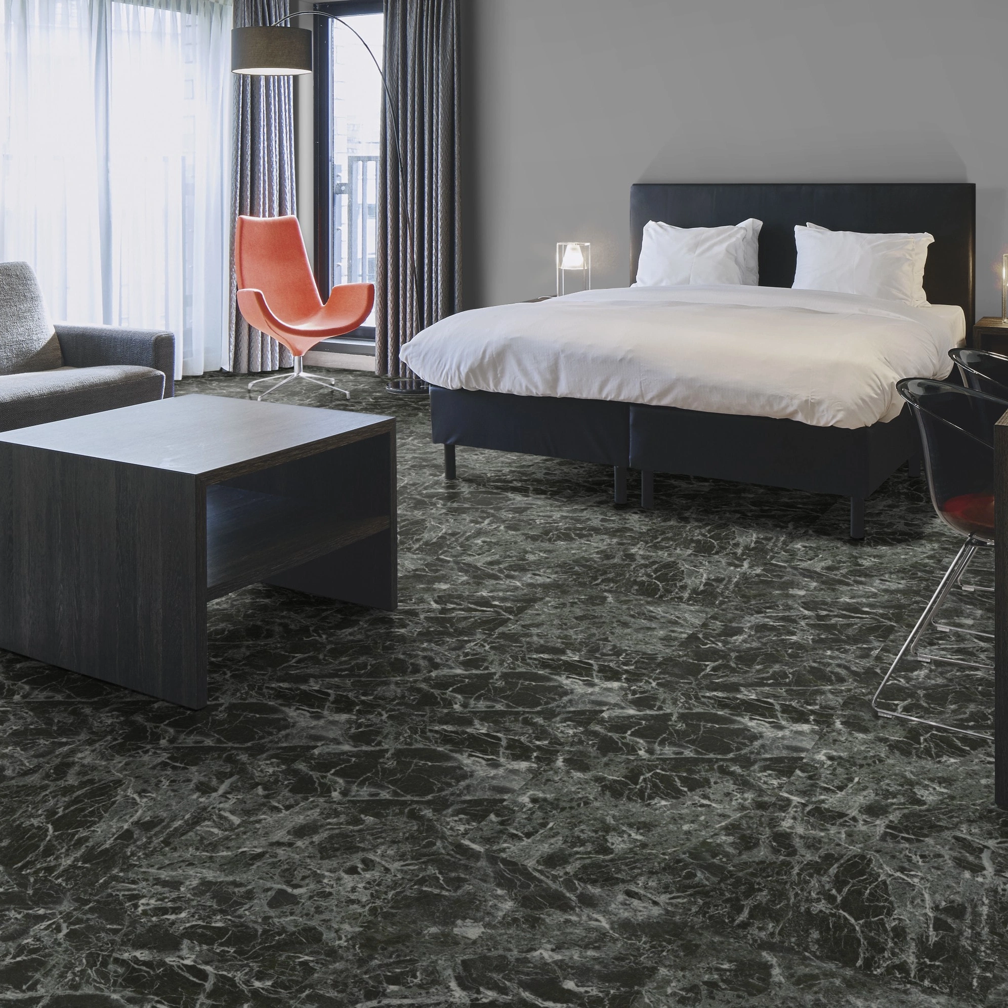 Milieubild Hotelzimmer mit Kingsize-Bett - Forbo Flooring Klebe-Vinyl Allura Dryback 0.55 Material Forest Marble Milieubild Hotelzimmer mit Kingsize-Bett - Forbo Flooring 243646