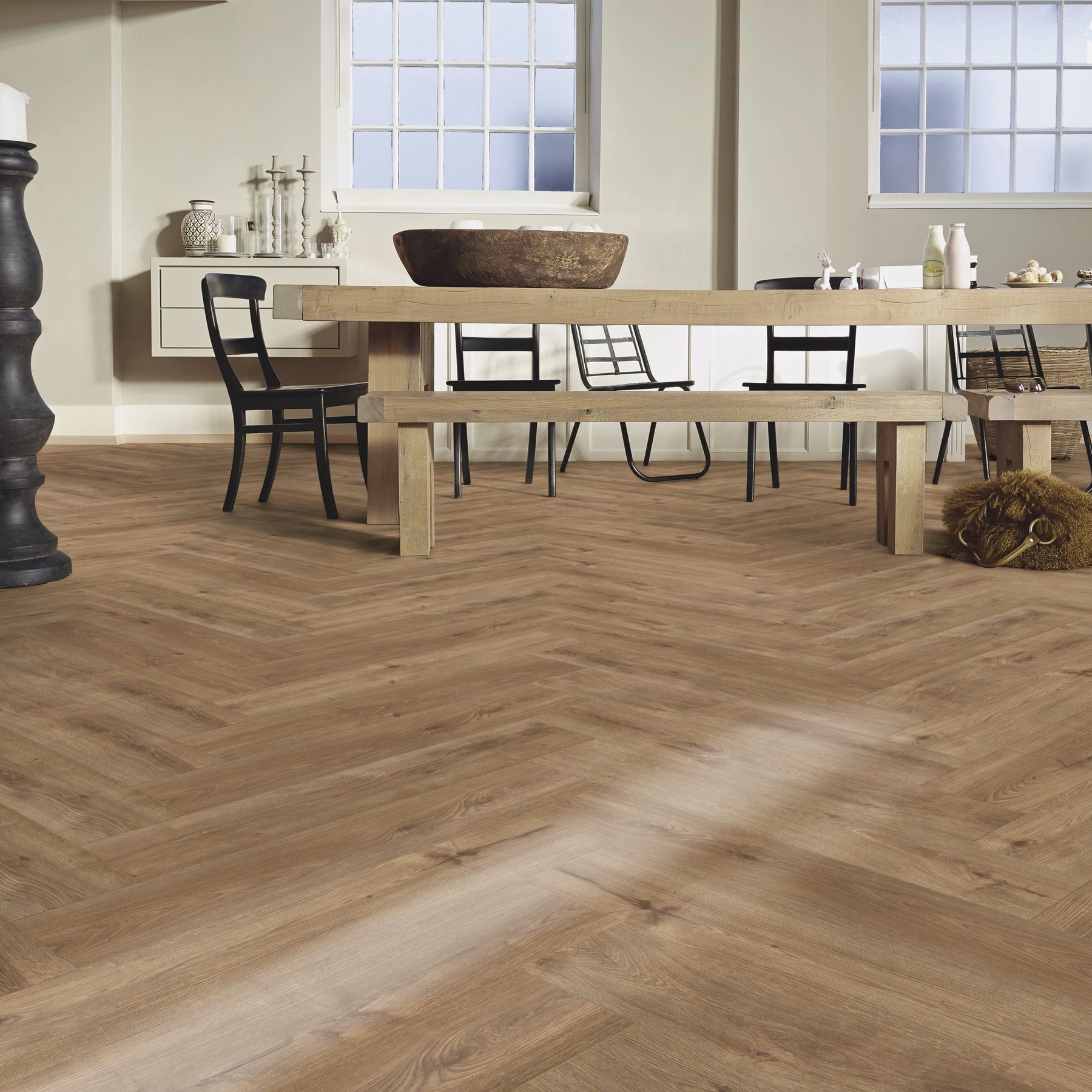 Milieubild Esszimmer mit großem Tisch - MEISTER Laminat LS 350 Eiche Bernstein Milieubild Esszimmer mit großem Tisch - MEISTER 600001-0840168-07002