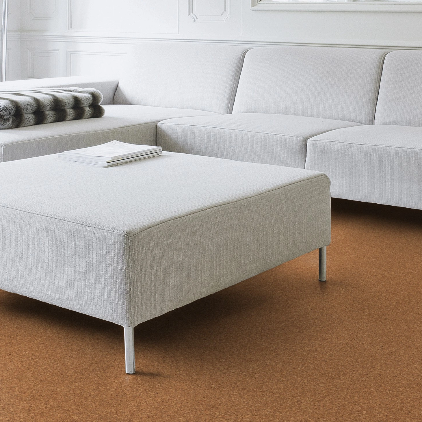 Milieubild Wohnzimmer mit Couch - Nahansicht - Wicanders HDF Klick-Korkboden cork Essence Originals Natural Milieubild Wohnzimmer mit Couch - Nahansicht - Wicanders 80002234