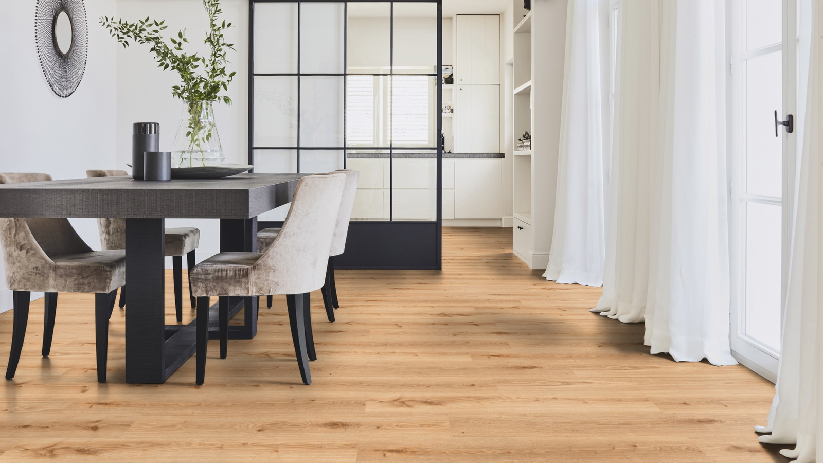 Milieubild Modernes Esszimmer mit Glas-Schiebetür - Tarkett 260055005