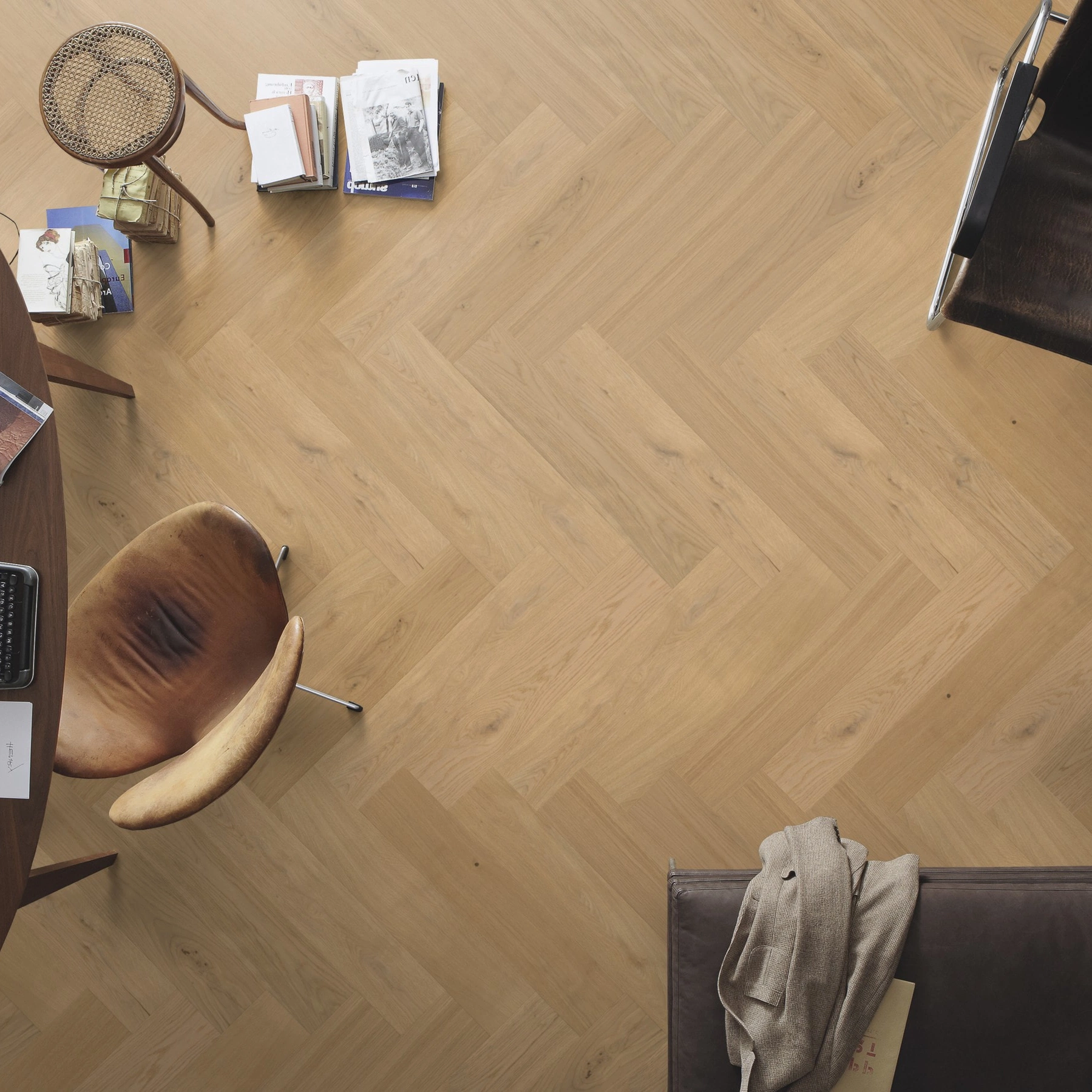 Milieubild Büro mit ovalem Tisch - Draufsicht - MEISTER Holzboden HS 500 Lindura Eiche classic pure Milieubild Büro mit ovalem Tisch - Draufsicht - MEISTER 500010-0700140-08928