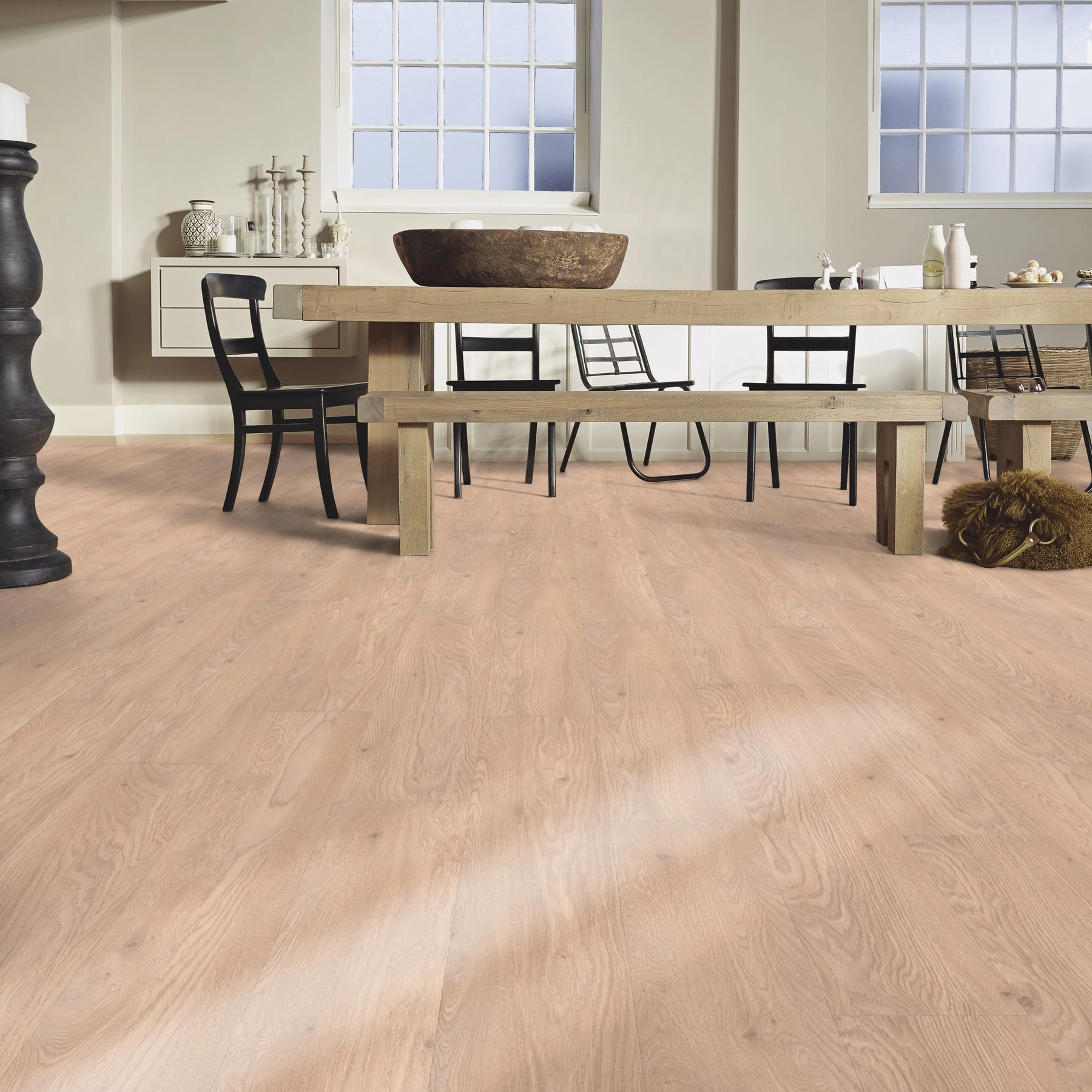 Milieubild Esszimmer mit großem Tisch - MEISTER Laminat LD 55 Fairview Oak Milieubild Esszimmer mit großem Tisch - MEISTER 600015-1288198-07015